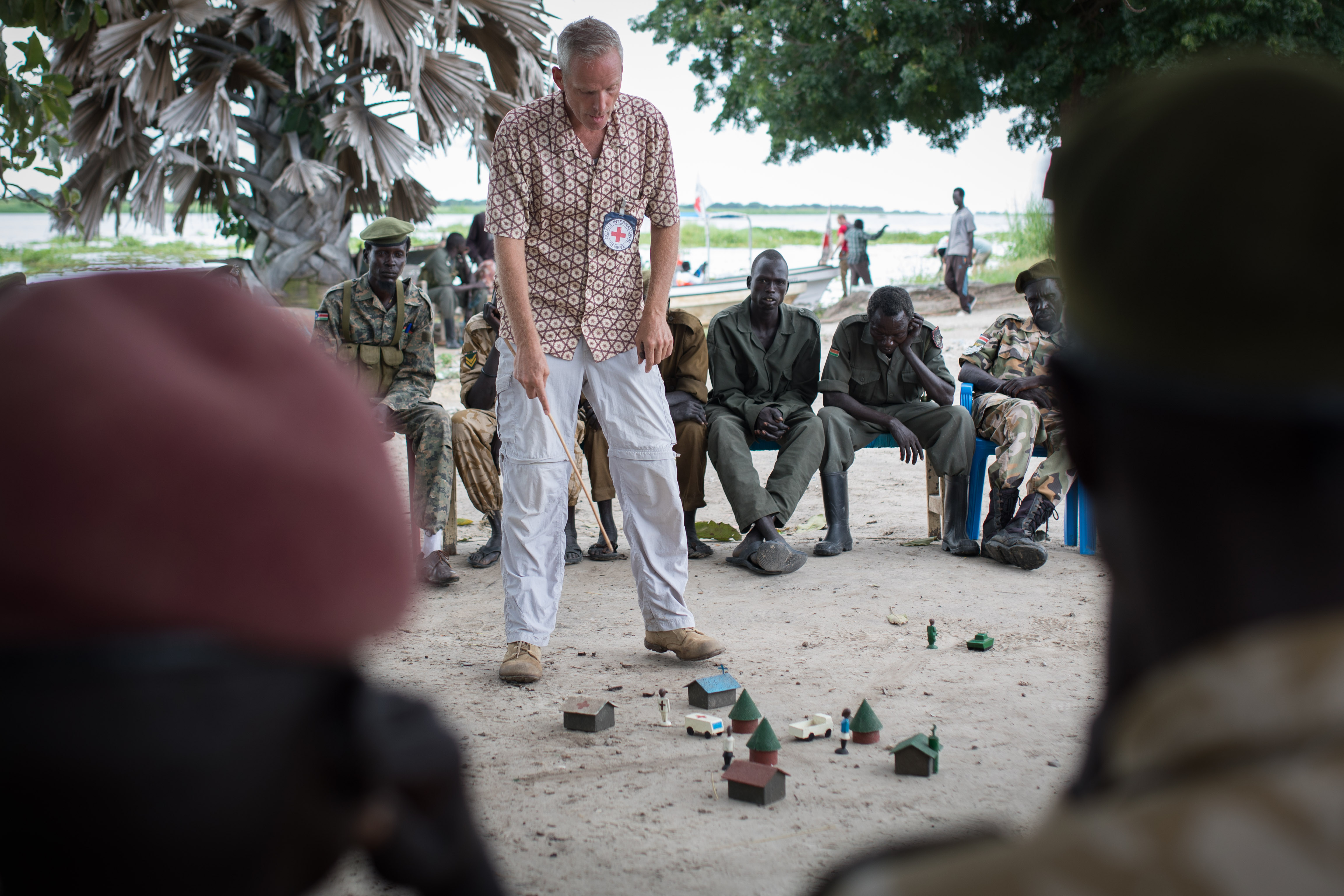Mr Schoneveld uses small wooden models as part of his talk with the soldiers (Picture: ICRC/Florian Seriex).