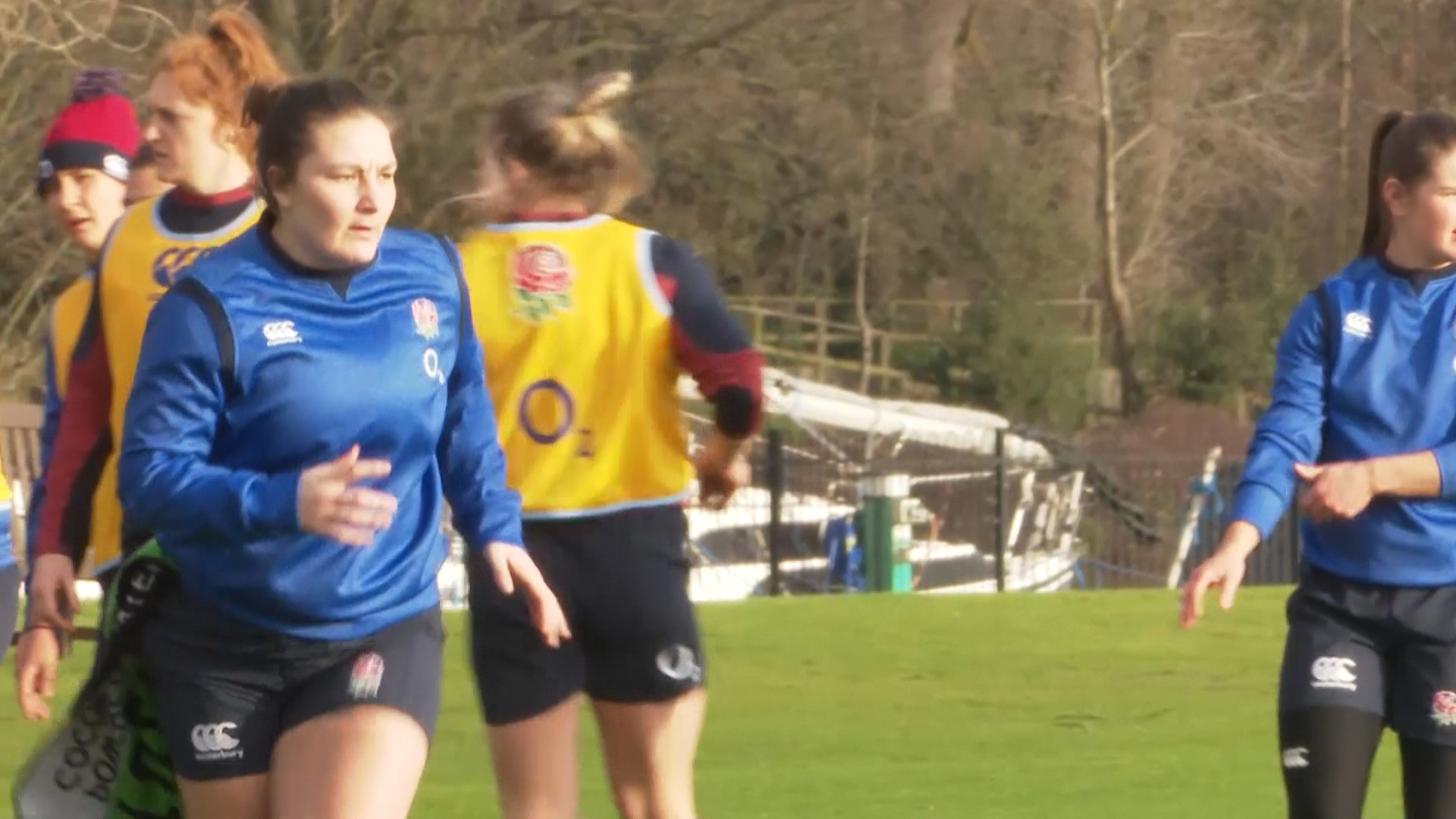 Amy Cokayne prepares to take the ball.