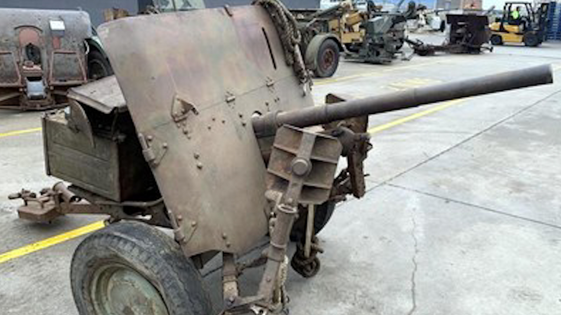 An 1942 Australian 2 pounder anti-tank gun from Rod Bellars historic militaria collection 26012022 CREDIT Lloyds Auctioneers and Valuers.jpg