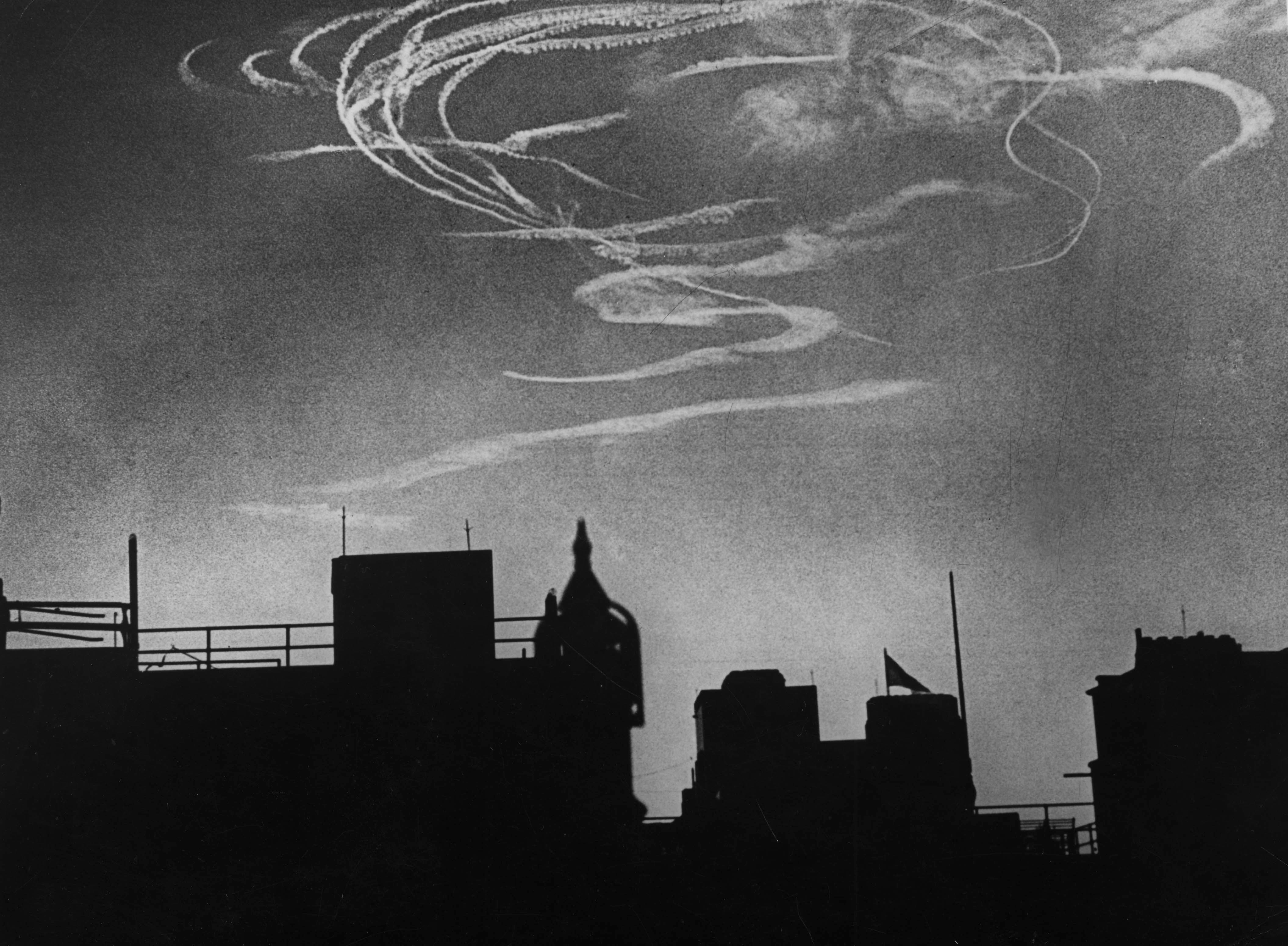An aerial battle over London at 9am on the morning of 6th September 1940 during Battle of Britain 060940 CREDIT PA.jpg