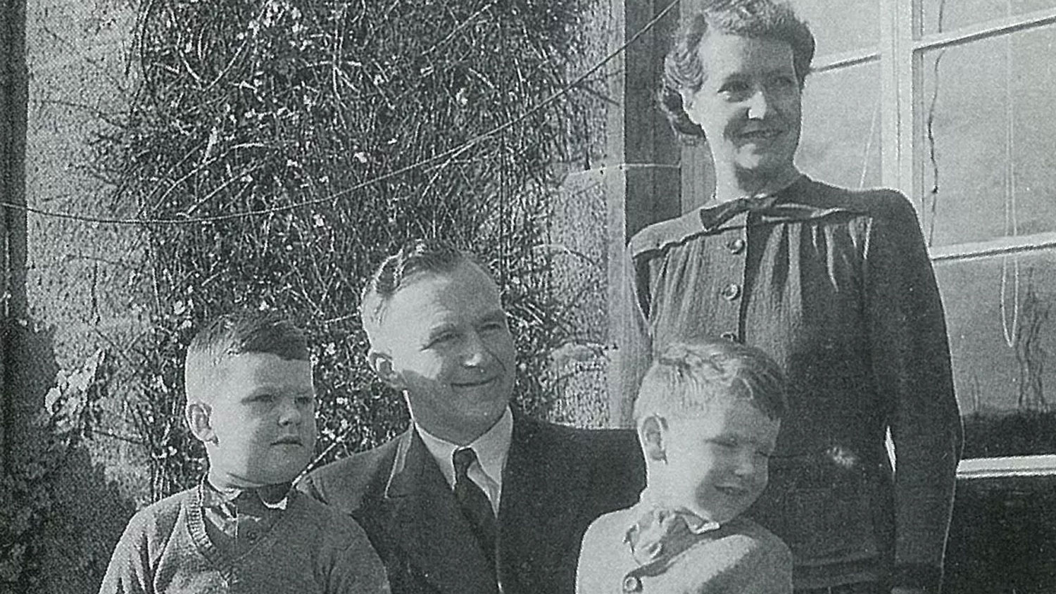 Andrew McLuskey with his father Padre Fraser McLuskey, older brother Kenneth on the left and mother Irene CREDIT Rev Andrew McLuskey