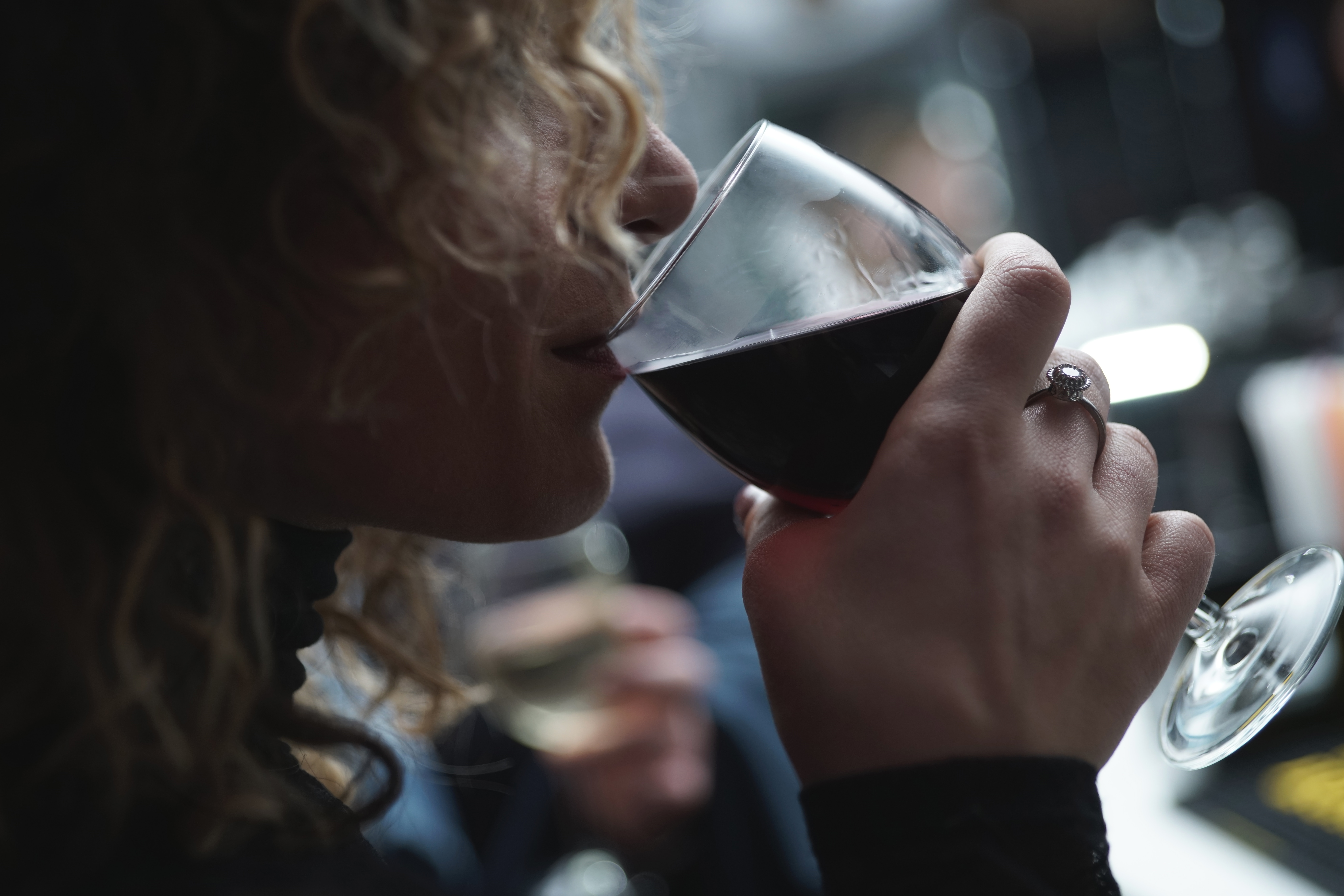 Anonymous - Bringe drinking - Woman drinking a glass of red wine CREDIT Alfonso Scarpa SOURCE Unsplash