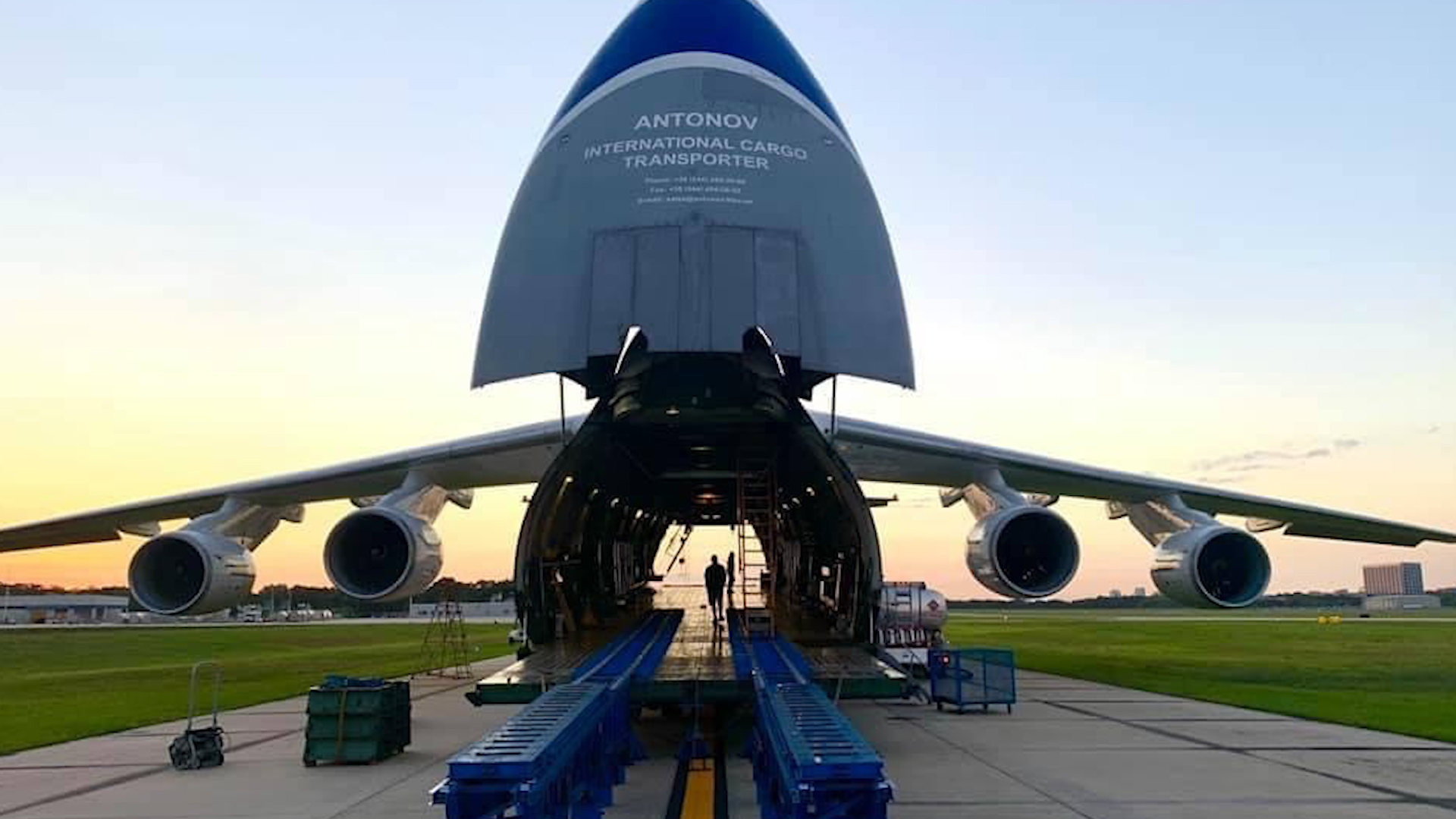 Antonov AN-124 in Glasgow (Picture: RAF/ Twitter).