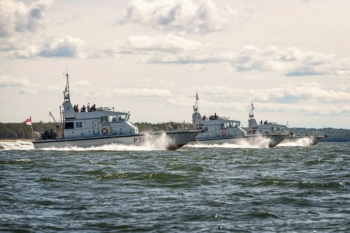 Archer class vessels supporting an amphibious landing demonstration off the coast of Estonia (image: MoD)