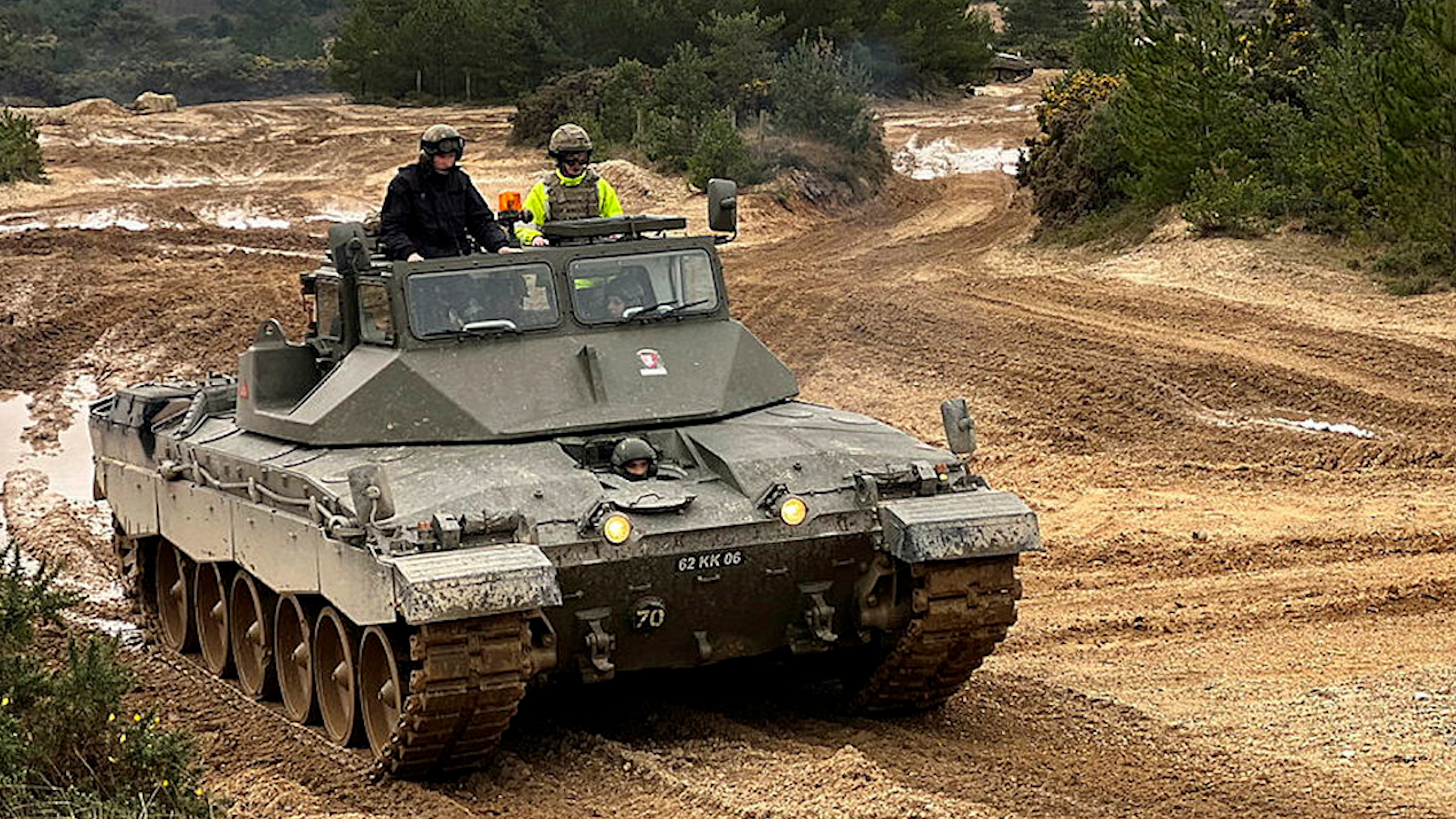 Armed Forces of Ukraine tank crews learning the controls of the Challenger 2 tank 02022023 CREDIT MOD Crown Copyright
