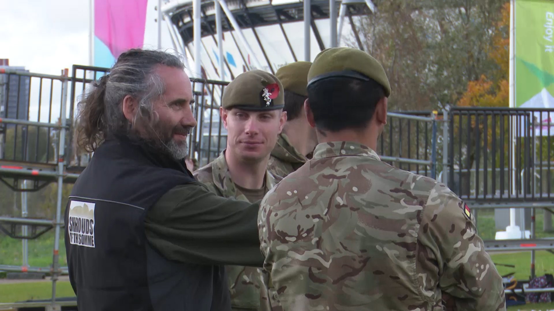 Artist Rob Heard with 1 Royal Anglian volunteers 081118 CREDIT BFBS