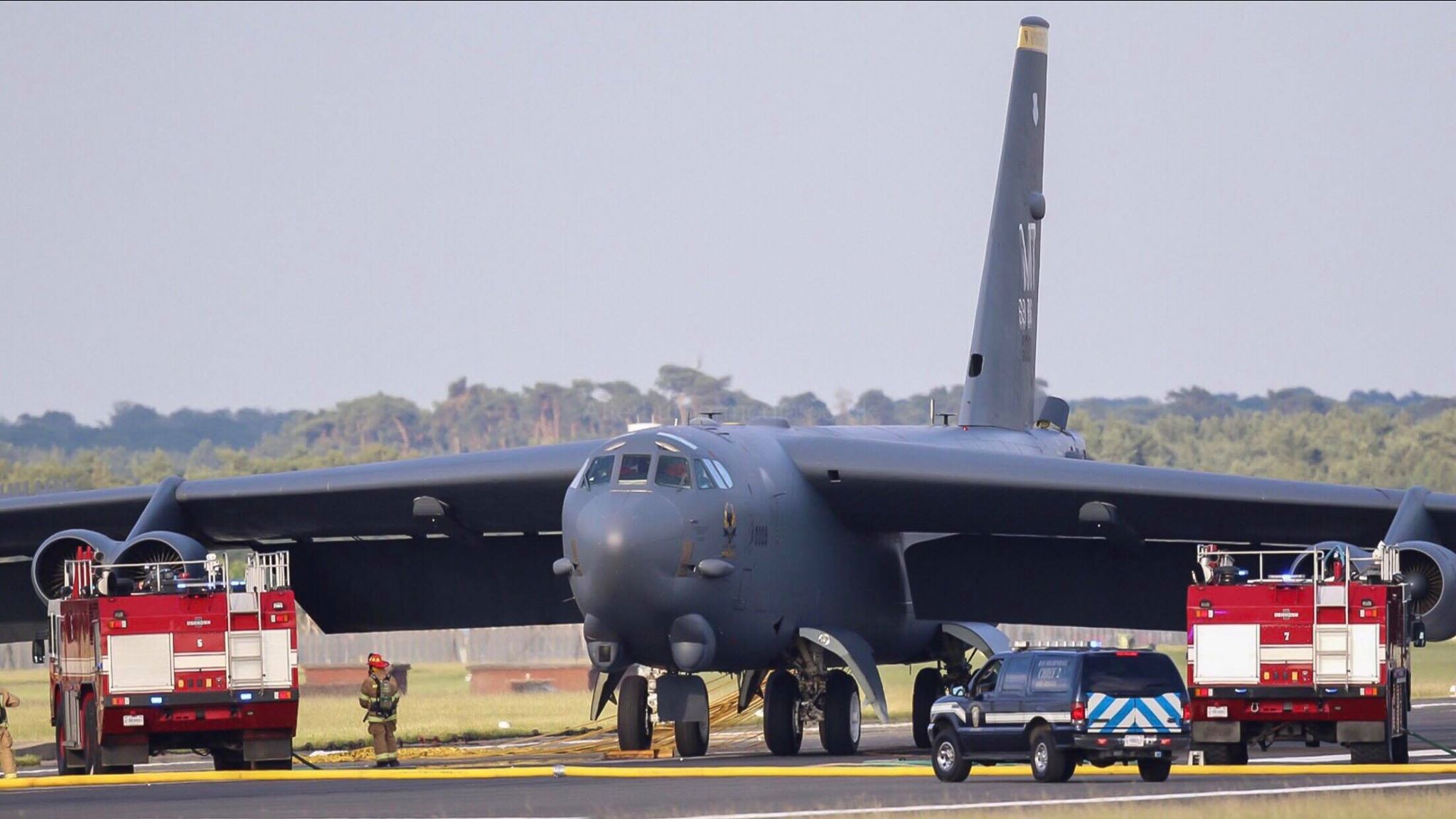 B-52 makes emergency landing at RAF Mildenhall (Picture: Stewart Jack).