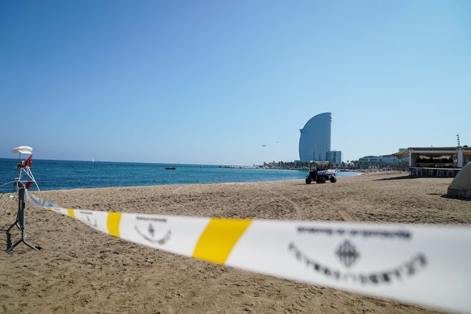 Beach in Barcelona closed because of bomb 260819 CREDIT Ajuntament de Barcelona Twitter.jpg 