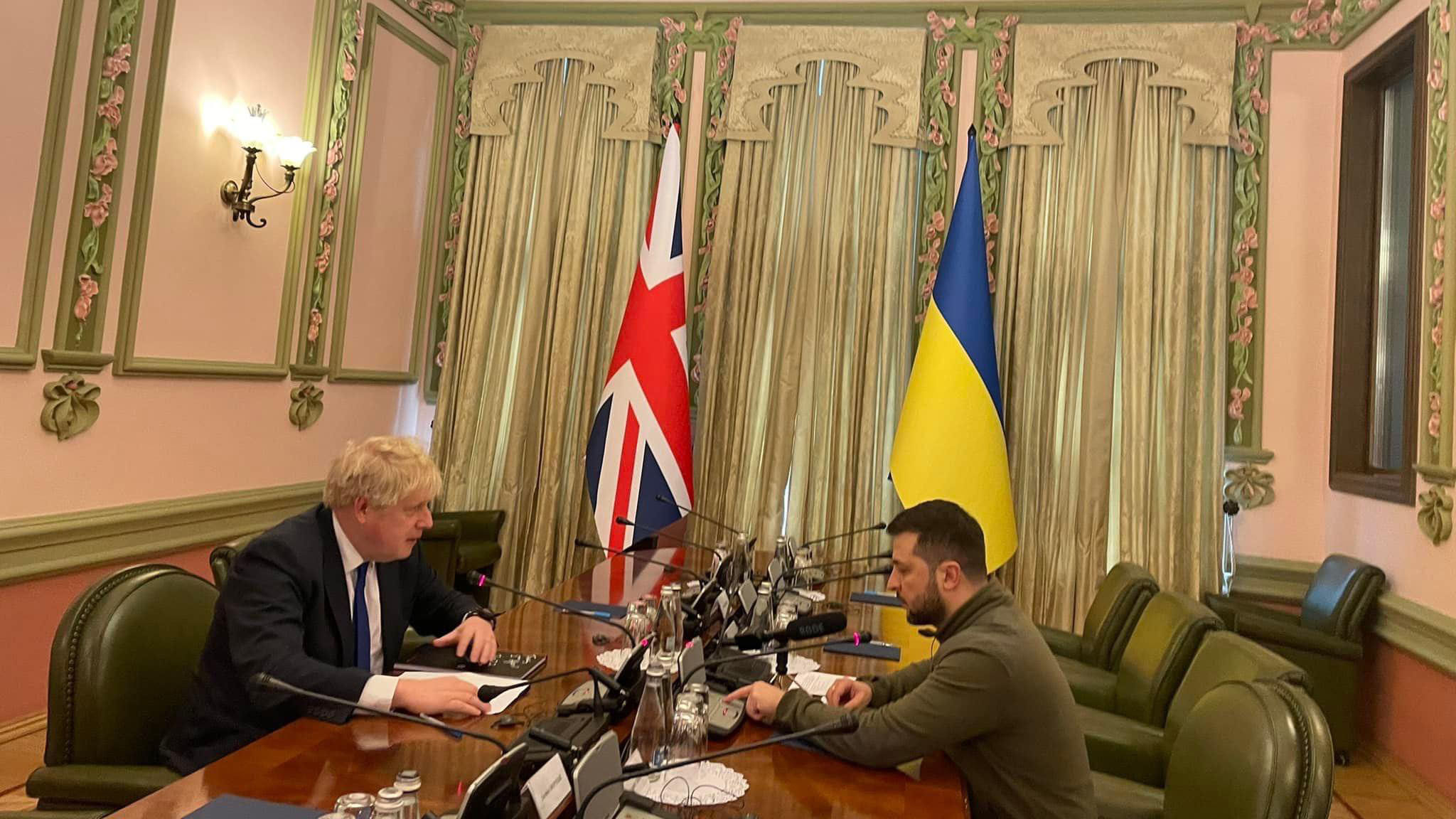 Boris Johnson in Ukraine with President Zelensky 09042022 CROPPED 16x 9_credit Embassy of Ukraine to the UK.jpg