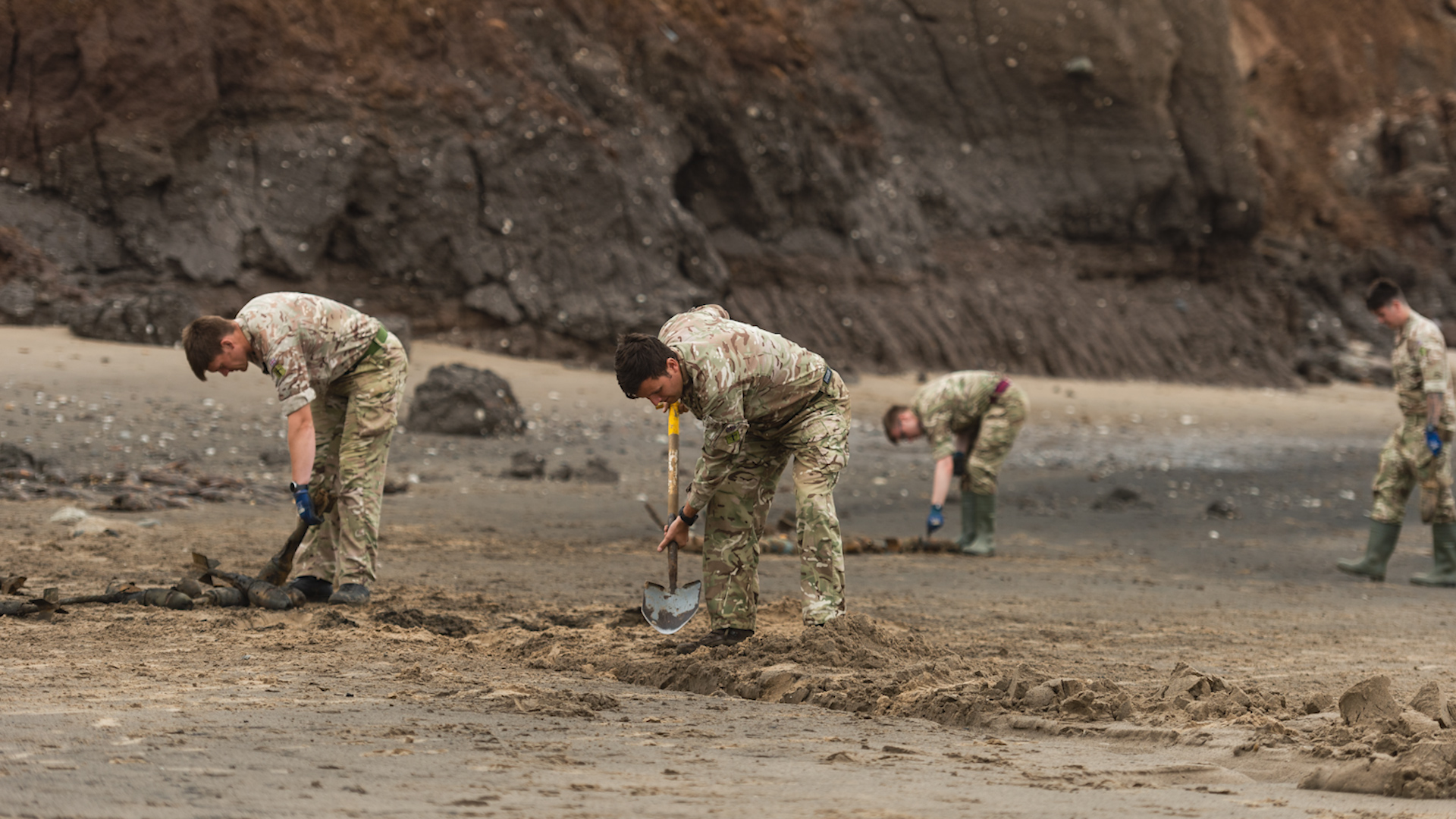 British Army bomb disposal experts clear Humberside beach of unexploded ordnance (Picture: British Army).