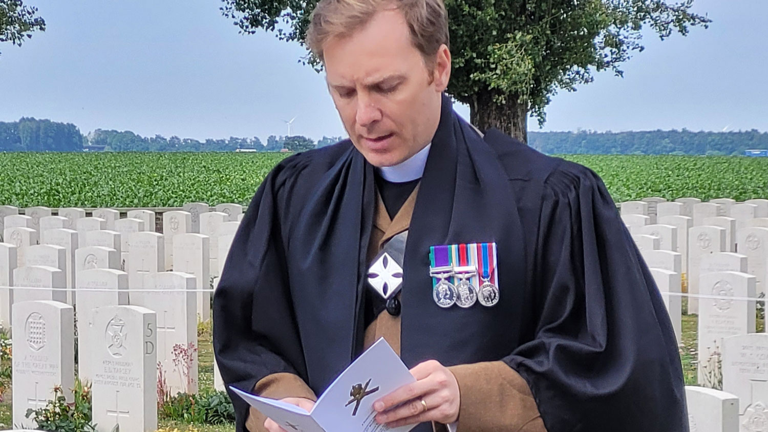 British Army Chaplain Rev Thomas Wilde CF conducts the service for 2nd Lt Wordsworth CREDIT Crown Copyright / J.Teasdale