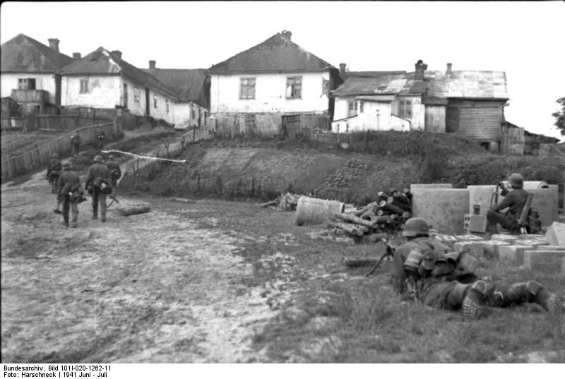 German soldiers in South Russua, June 1941. Picture: Bundesarchiv, Bild 101I-020-1262-11 / Harschneck / CC-BY-SA 3.0