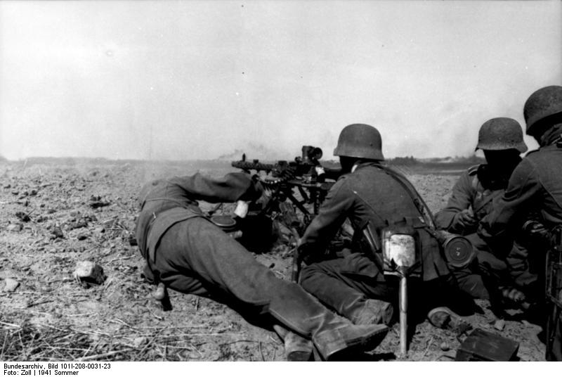 A section of soldiers at a machine gun position, June 1941. Federal archive, picture 101I-208-0031-23 / Zoll / CC-BY-SA 3.0