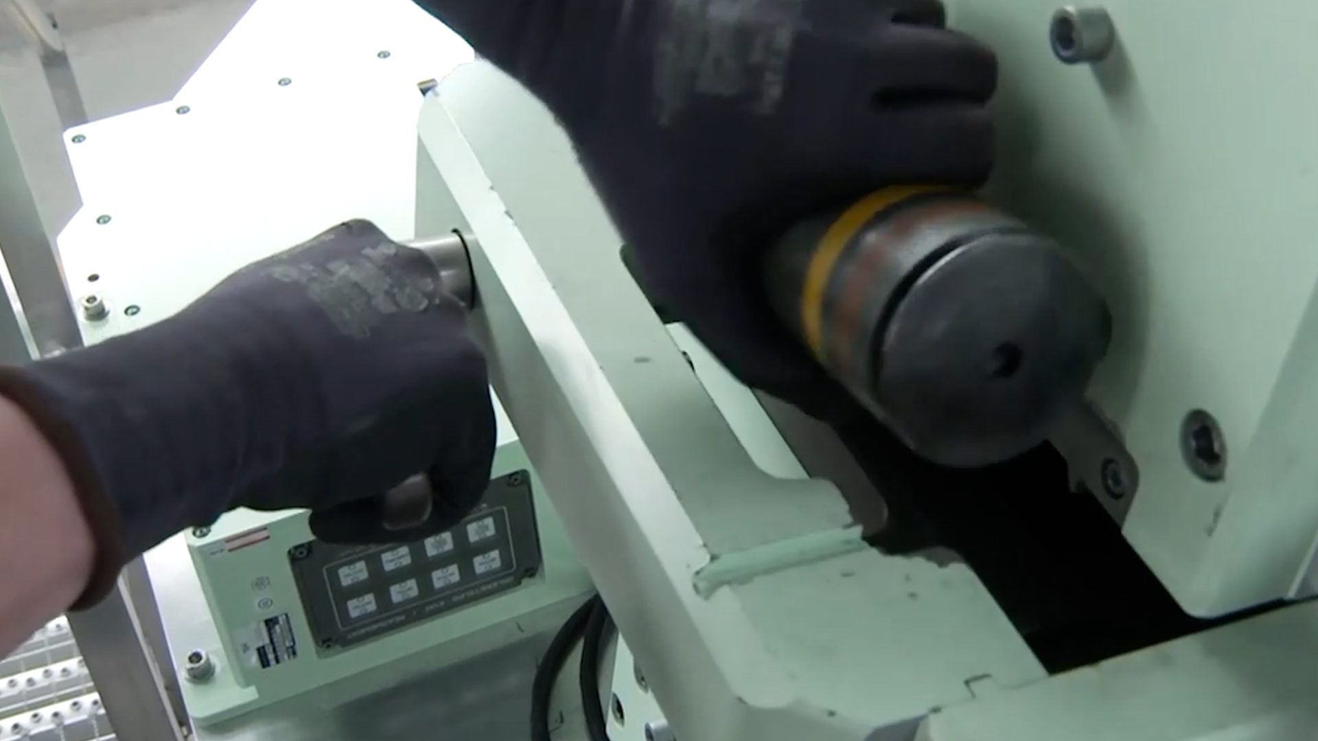 CT40 ammunition loading CREDIT BFBS