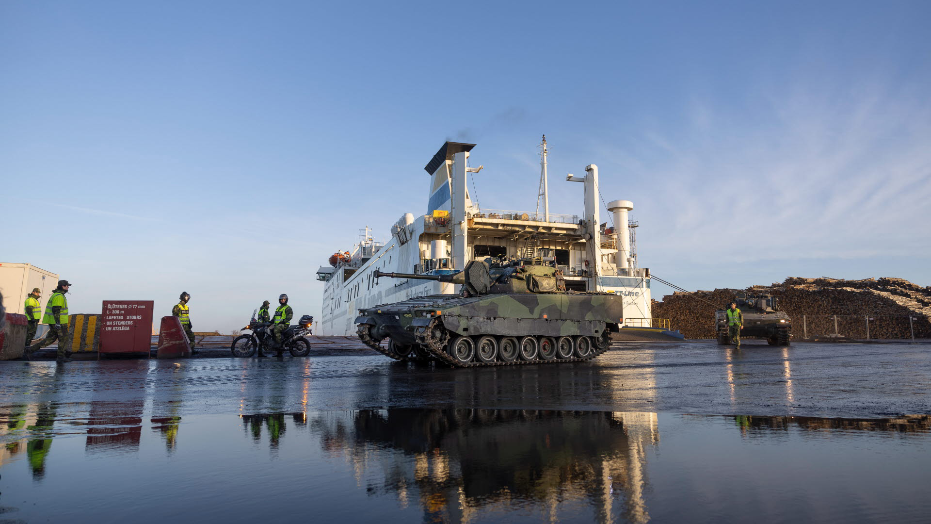 CV90 disembarking in Riga Harbour, Latvia (Picture: Amanda Gahm, Swedish Armed Forces)