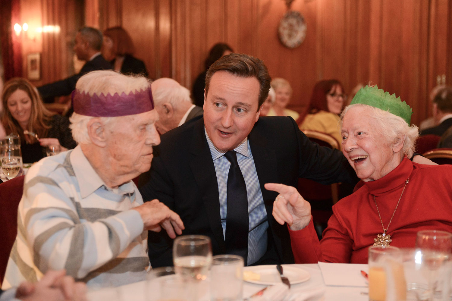 Cameron Pays Tribute To Forces In Christmas Message