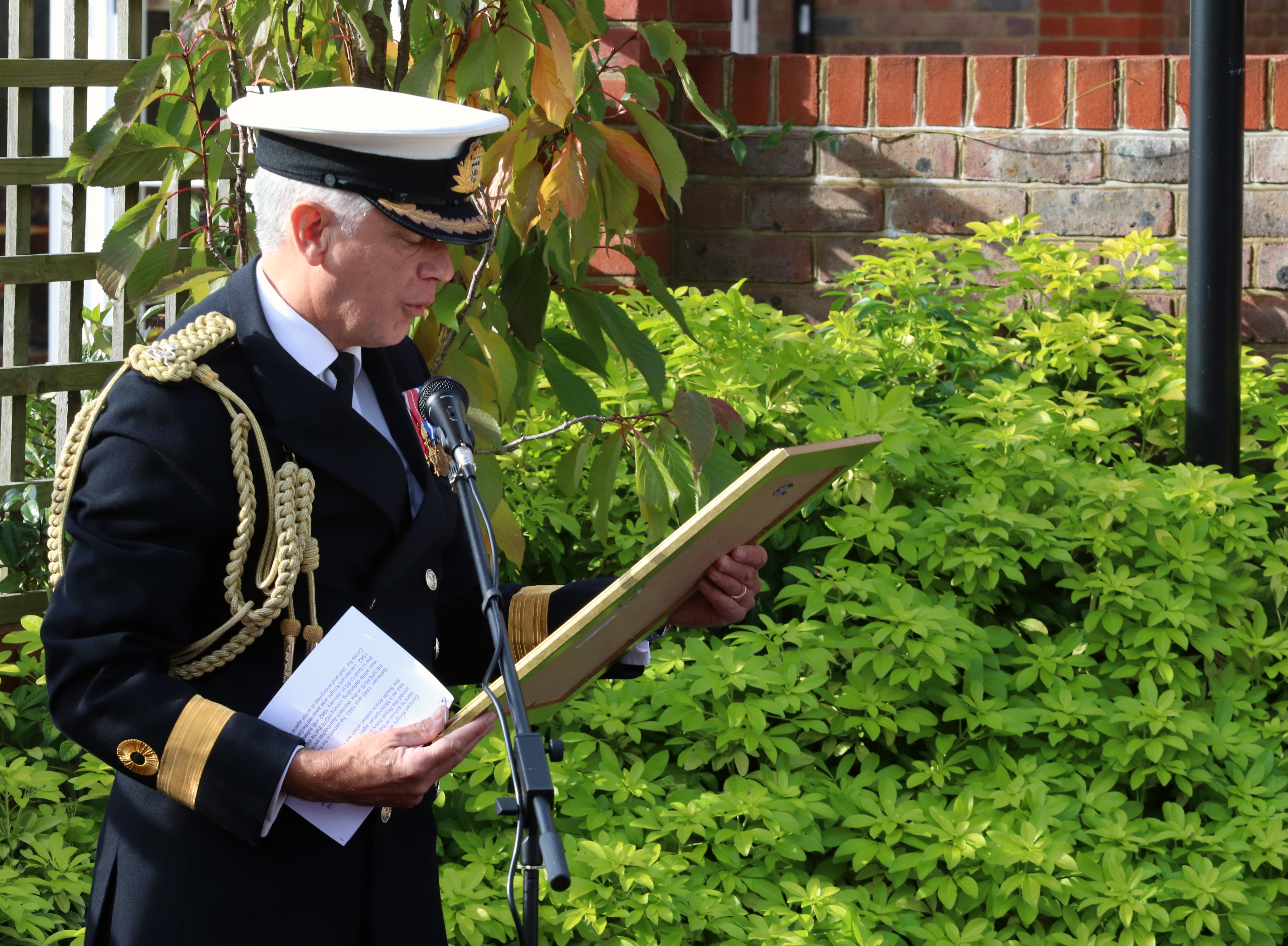 Commodore David Elford presented the letter to Captain Knight (Picture: Royal Navy).
