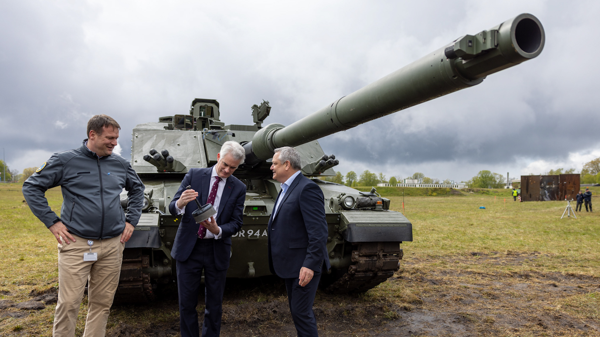 Challenger 3 Minster for Defence Procurement James Cartlidge MP, Rene Gansauge, John Abunassara 240424 CREDIT MOD