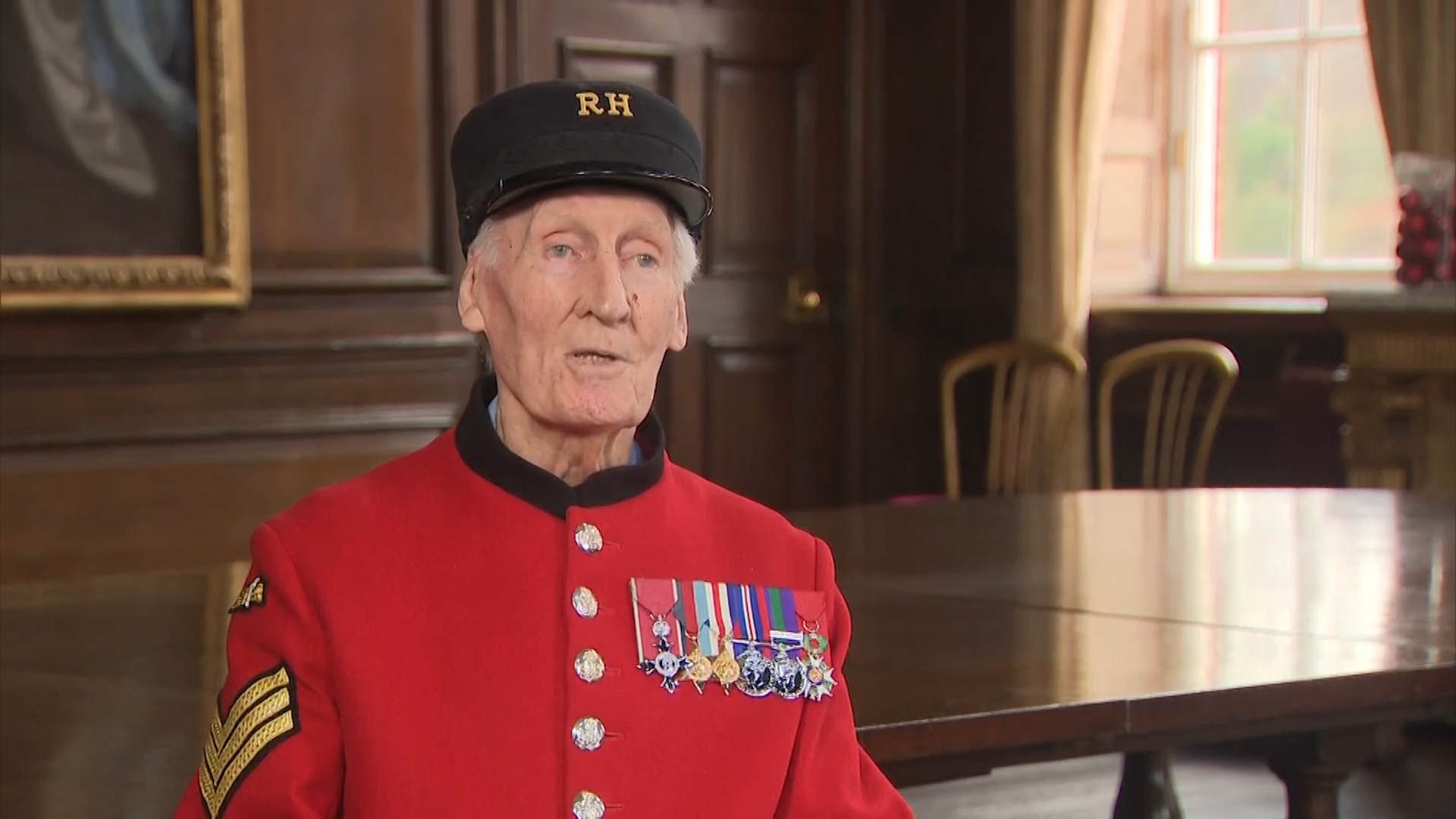 Chelsea Pensioner Bob Sullivan, a 98-year-old D-Day veteran who fought in the Second World War, was amongst 300 Chelsea Pensioners to receive a COVID-19 vaccine