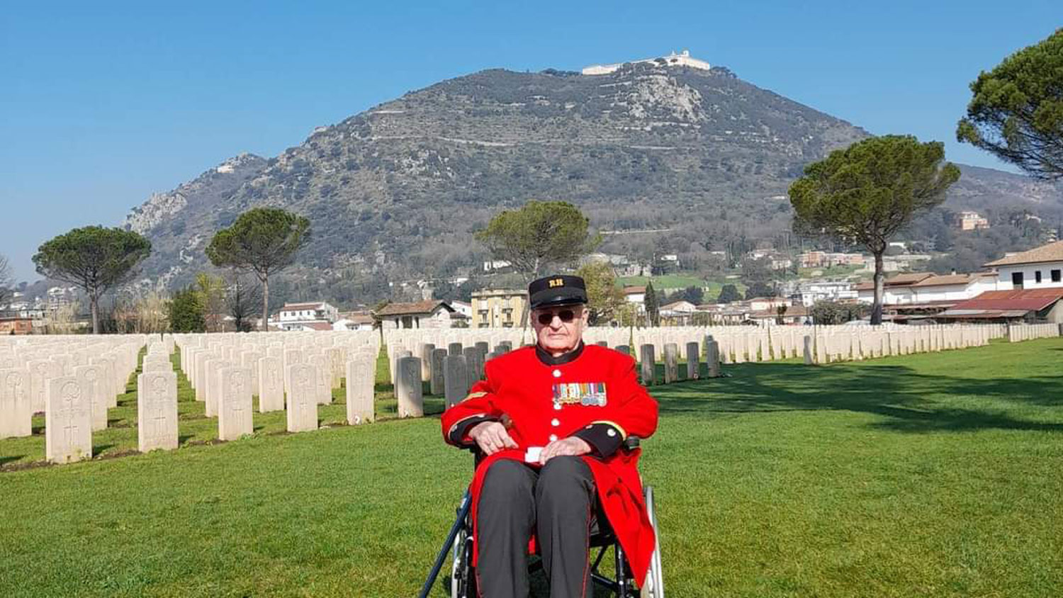 Chelsea pensioner John Morris visits battlefield tour of Monte Cassino CREDIT John Morris