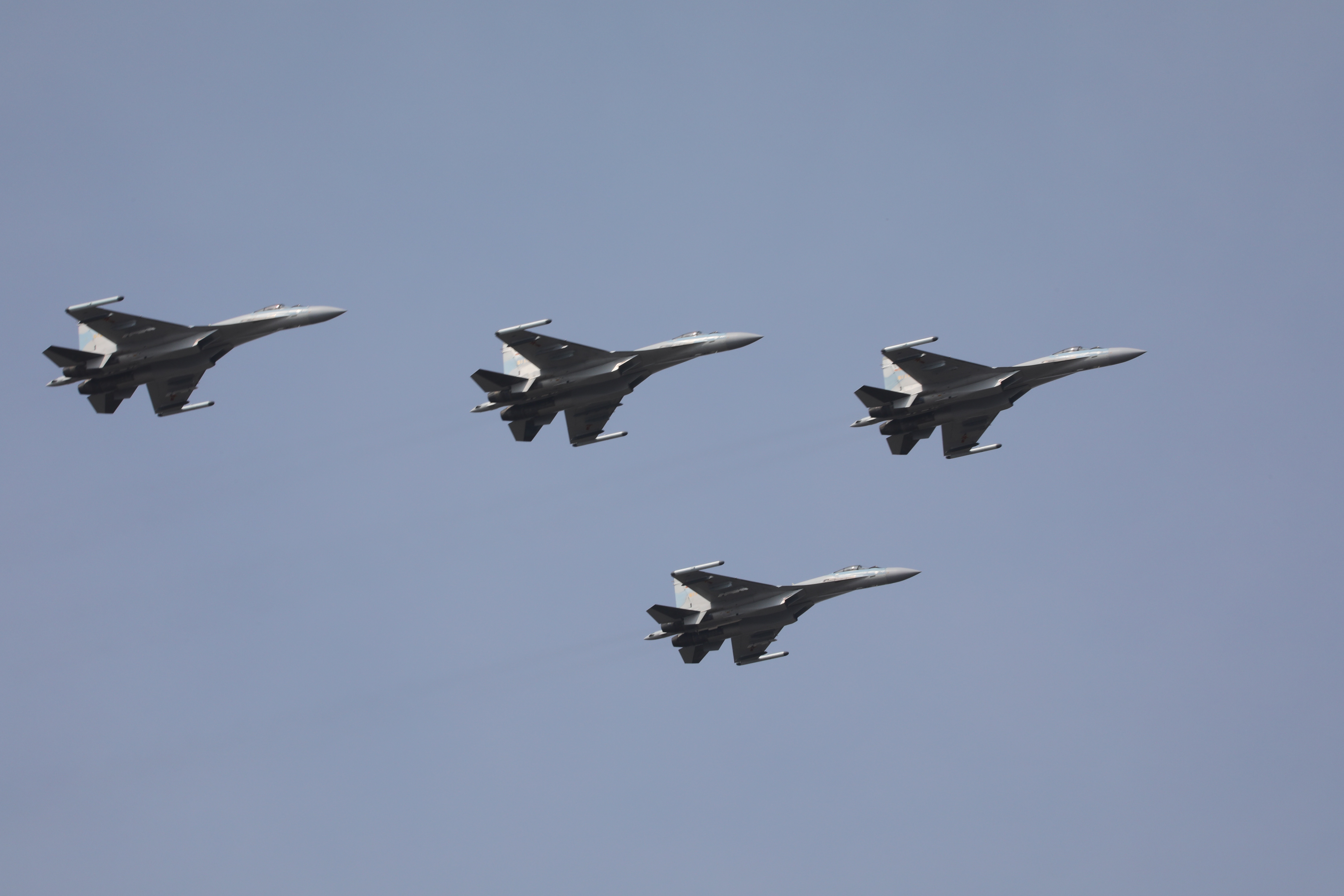 Chinese Su-35 jets on patrol over South China Sea 