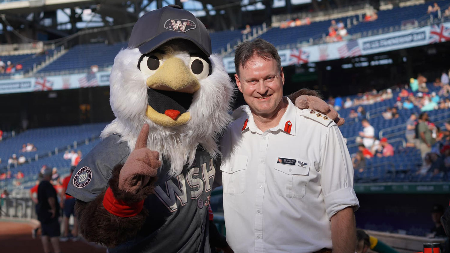 Col Paul Bates and Washington Nationals' mascot Screech CREDIT Crown Copyright