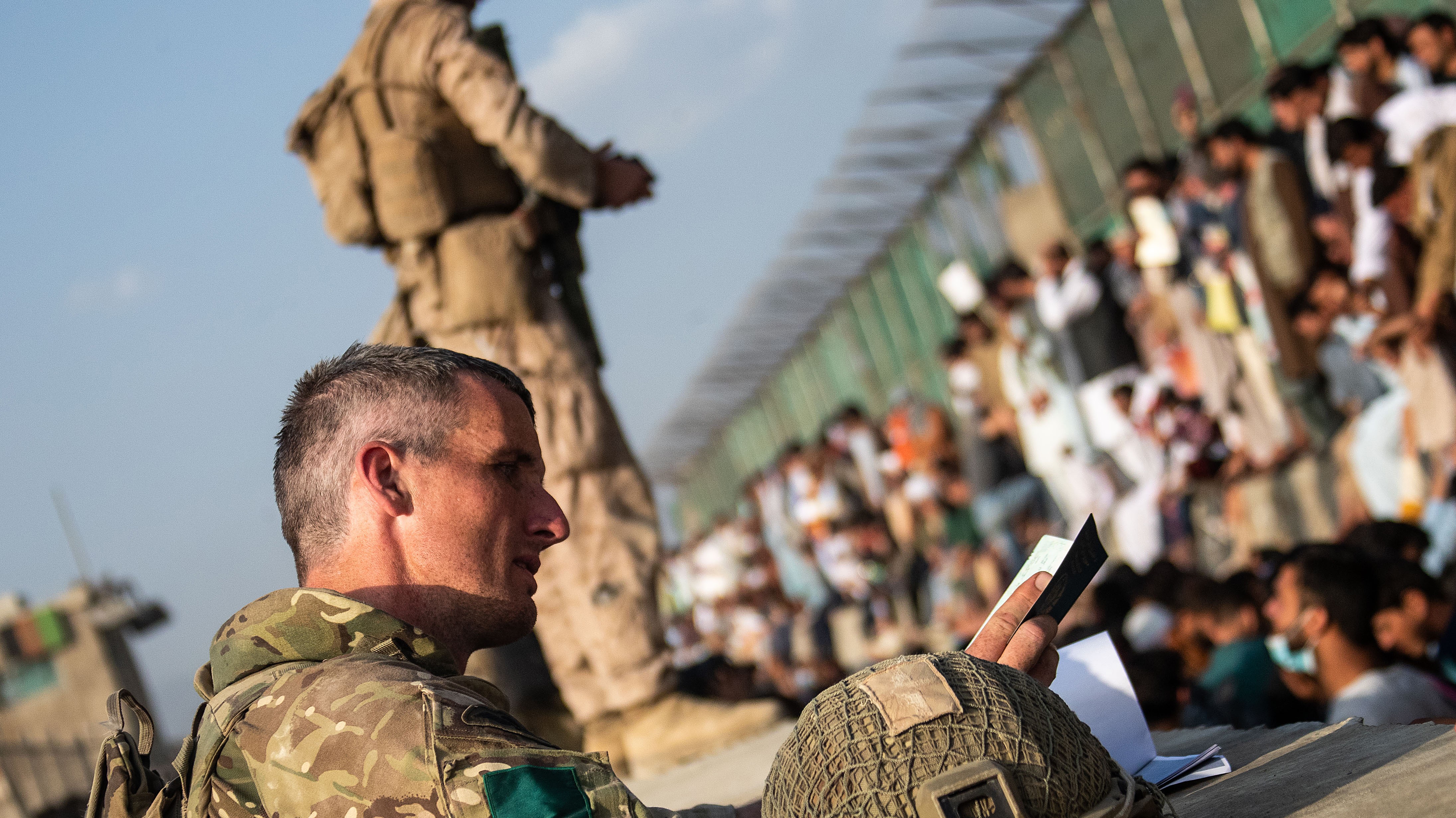 Crowd on Op Pitting military aid the evacuation of former British staff eligible for relocation under the Afghan Relocation Assistance Policy 20210822 CREDIT MOD