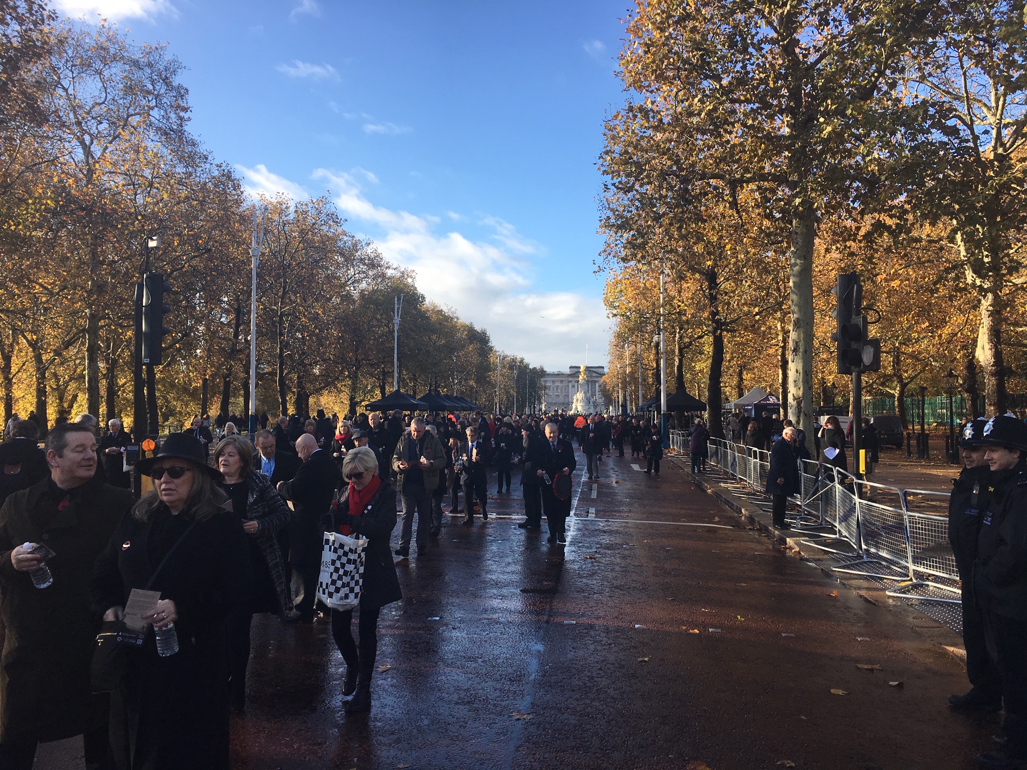 Crowds gathered on the Mall.