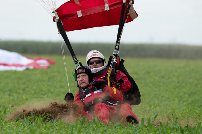 D-Day veteran John 'Jock' Hutton, 94, landing in Sannerville, France 060619 CREDIT MOD.jpg