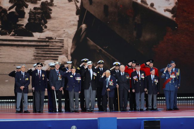 D-Day veterans join armed forces personnel on stage at the D-Day 75 commemoration in Portsmouth (Picture: MOD).