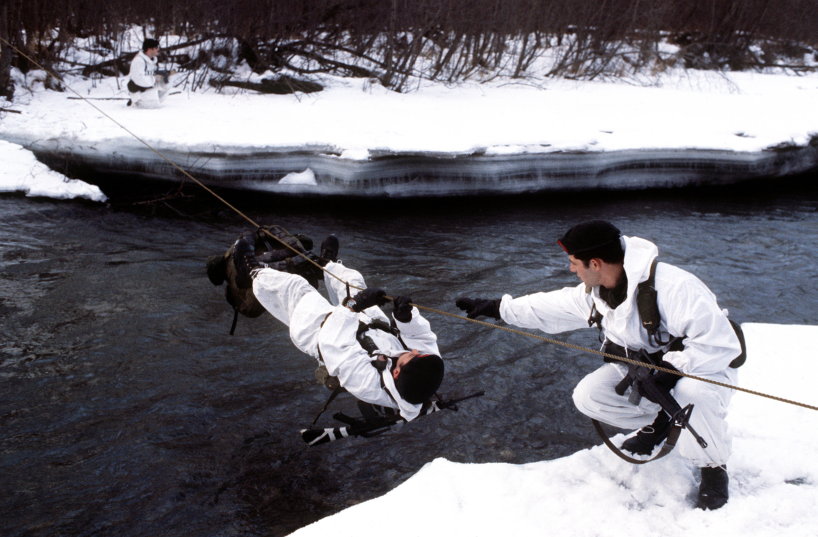 US Green Berets training in snow
