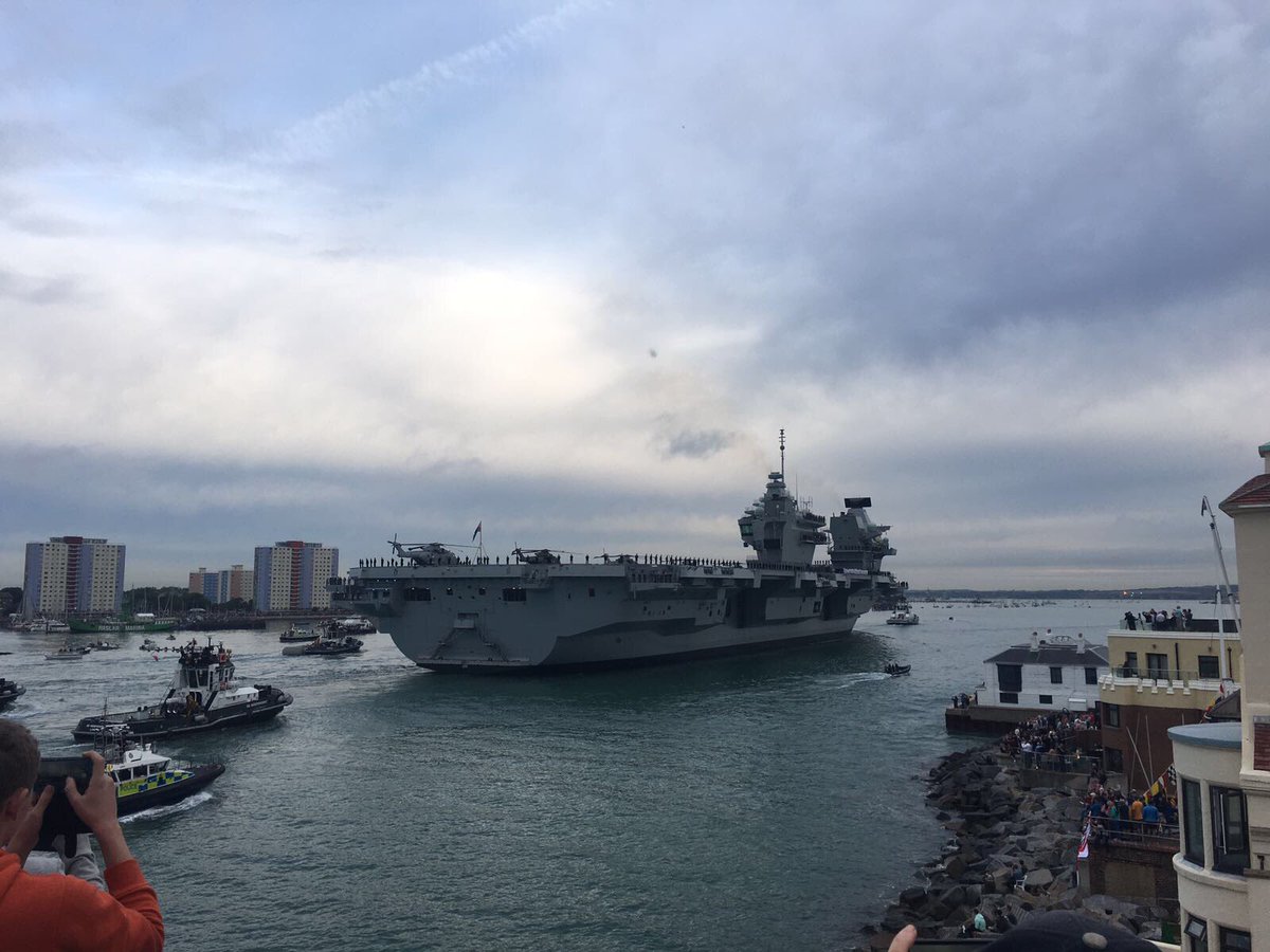 Portsmouth welcomes HMS Queen Elizabeth home