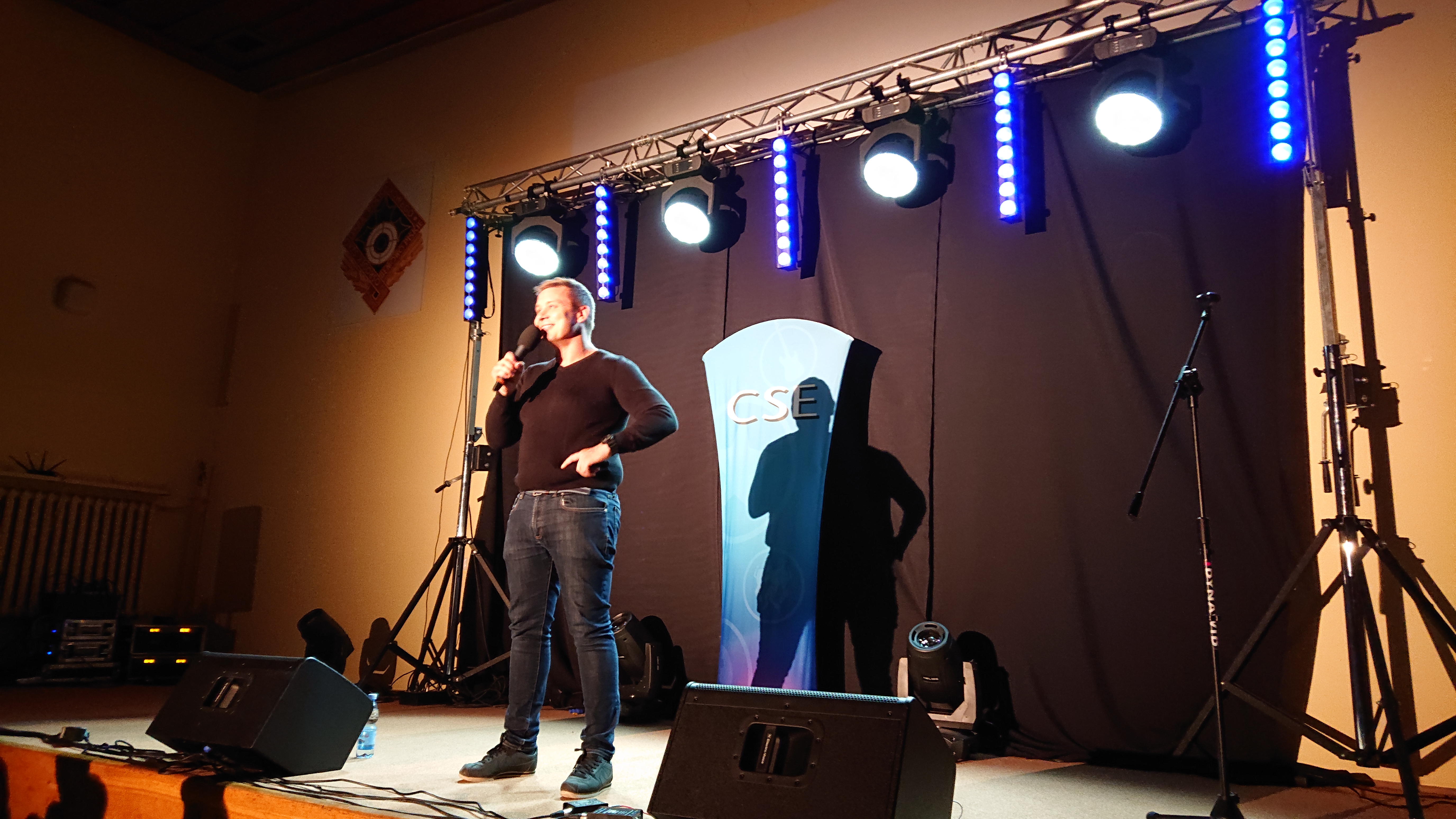 Comedian  Barry Castagnola opened the show and had the audience laughing from the start