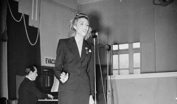 Dame Vera Lynn in performance (Picture: IWM-SFW).