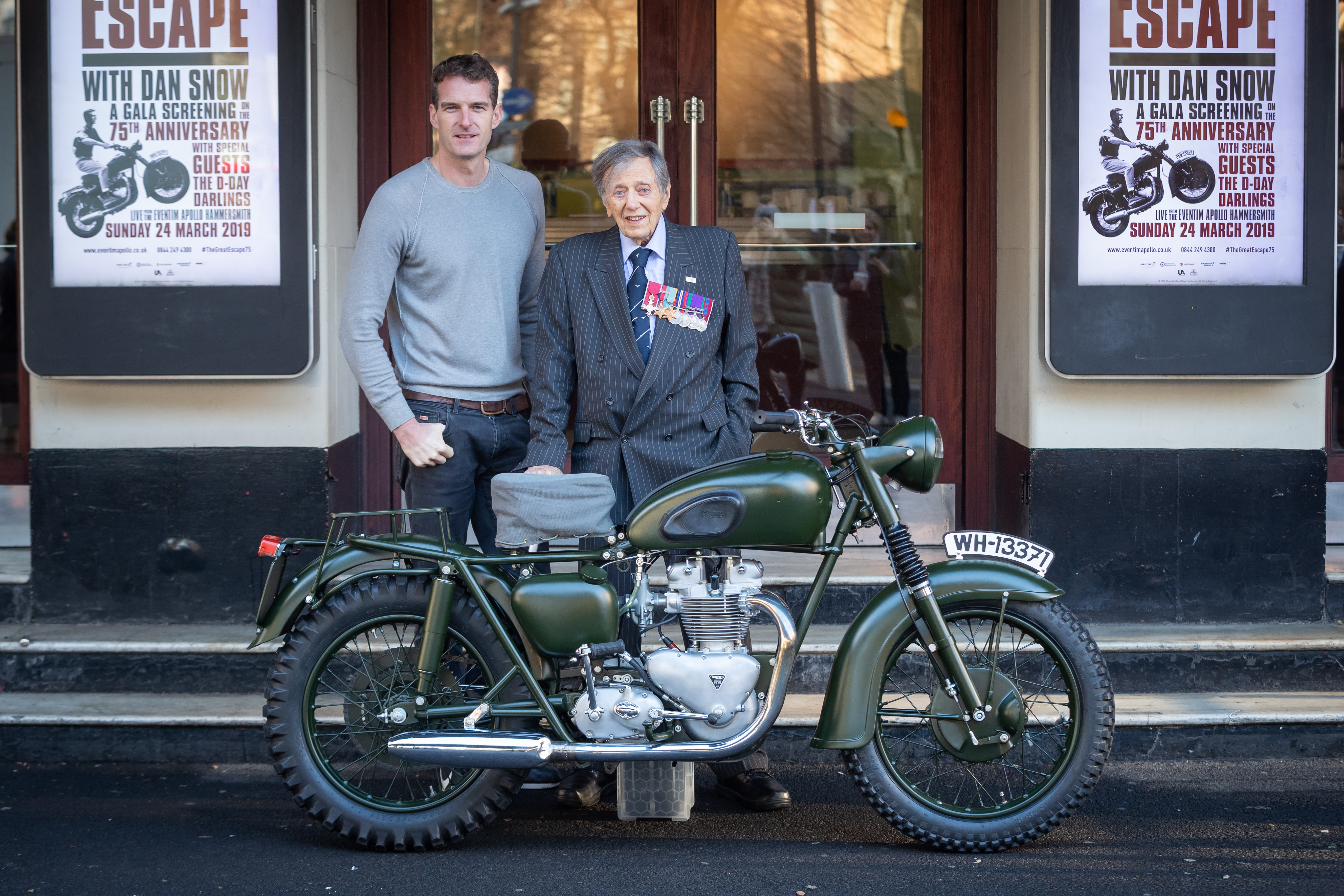 Dan Snow with ex POW Charle Clarke 211118 CREDIT Snappin Turtle