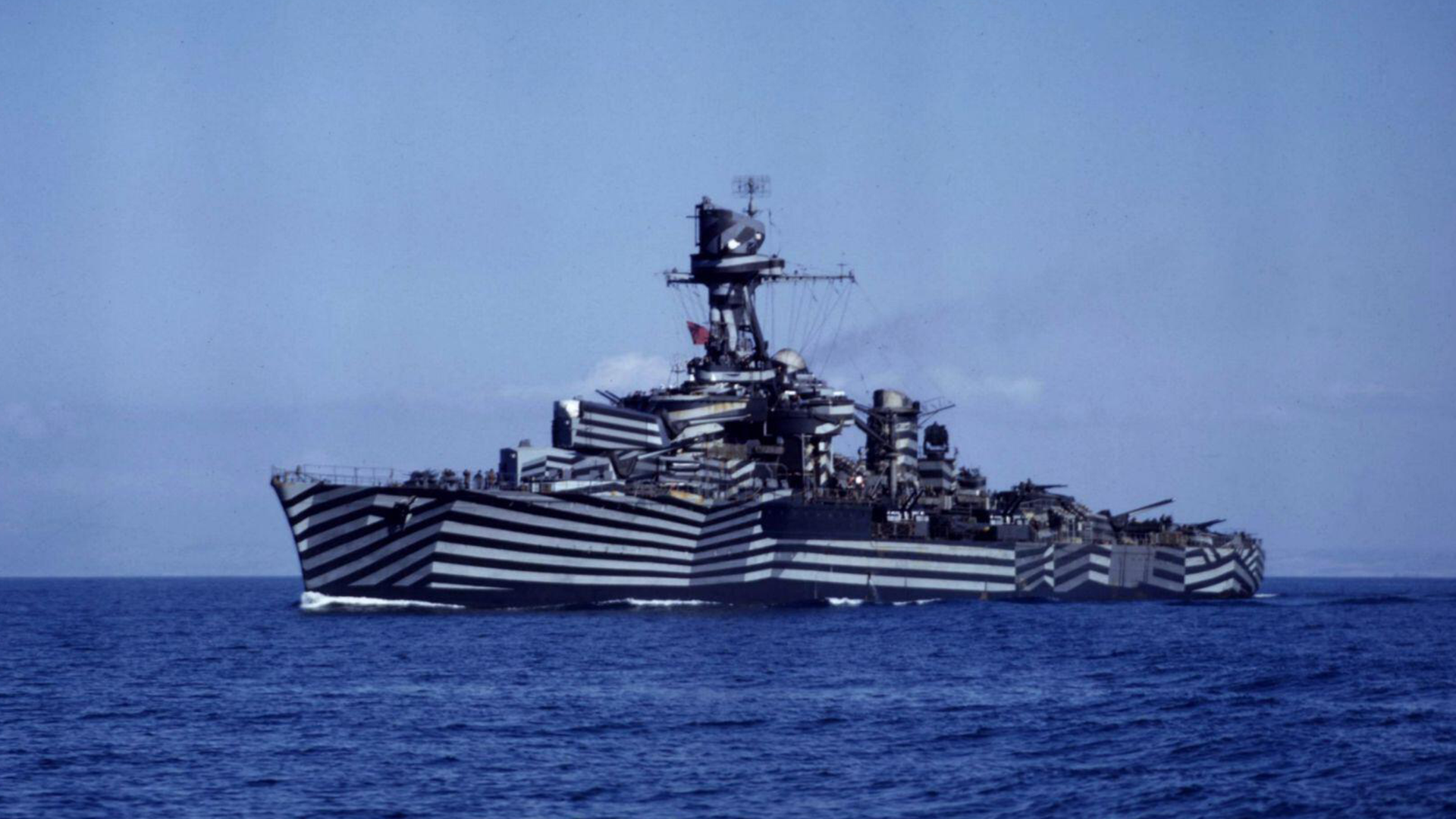 french cruiser Gloire underway, circa in early 1944 