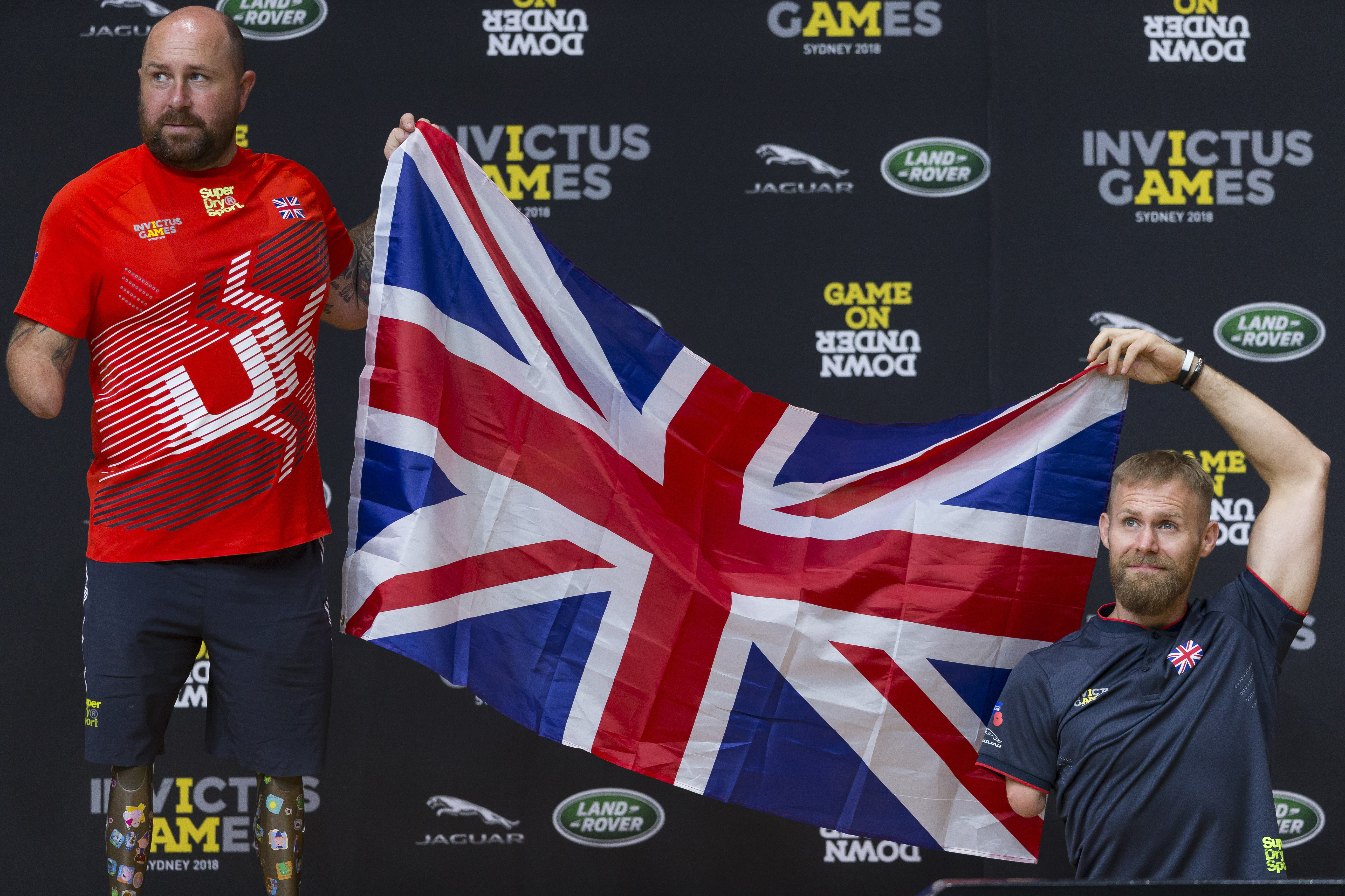 Dave Watson and Mark Ormrod with Union Flag at Invictus Games 2018 in Sydney 221018 CREDIT PA