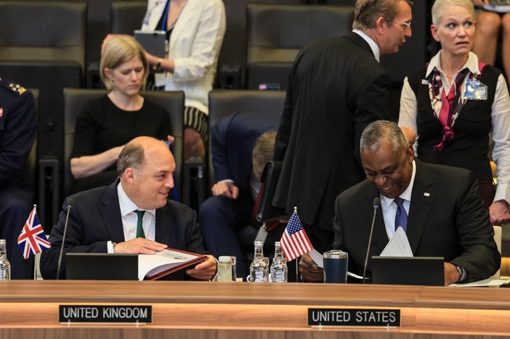 Defence Secretary Ben Wallace (l) with US Secretary of Defense Lloyd Austin (Picture: MOD).