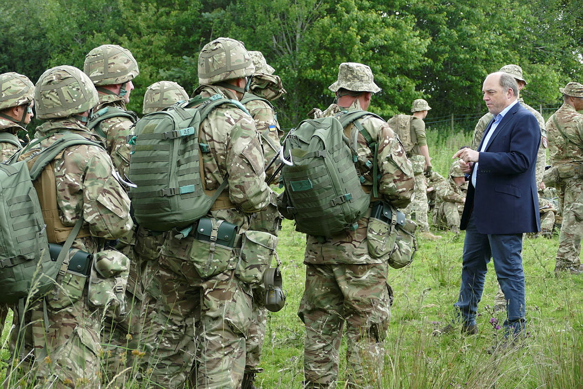 Defence Secretary Ben Wallace visited the first cohort of Ukrainian soldiers taking part in a major new UK-led military programme 01072022 CREDIT MOD Crown Copyright.jpg
