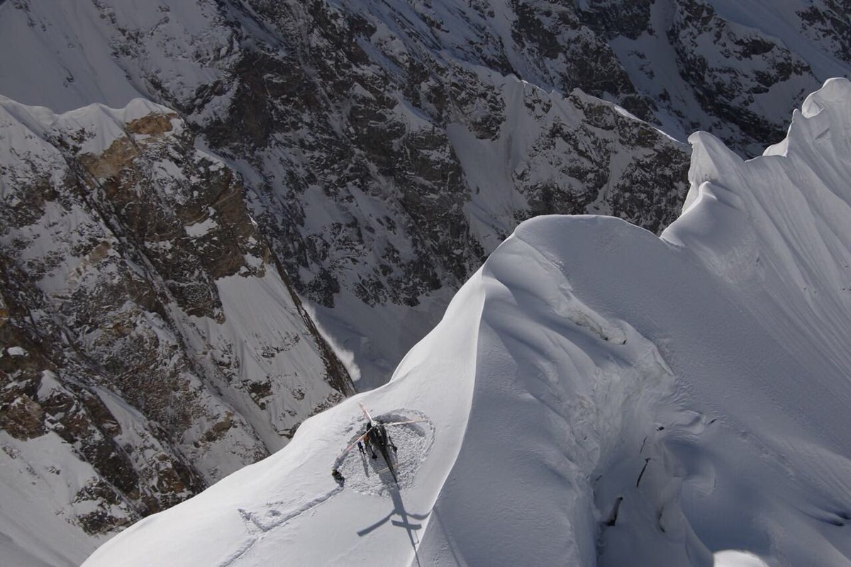 Pakistan Army saves climbers (Pakistan Armed Forces)