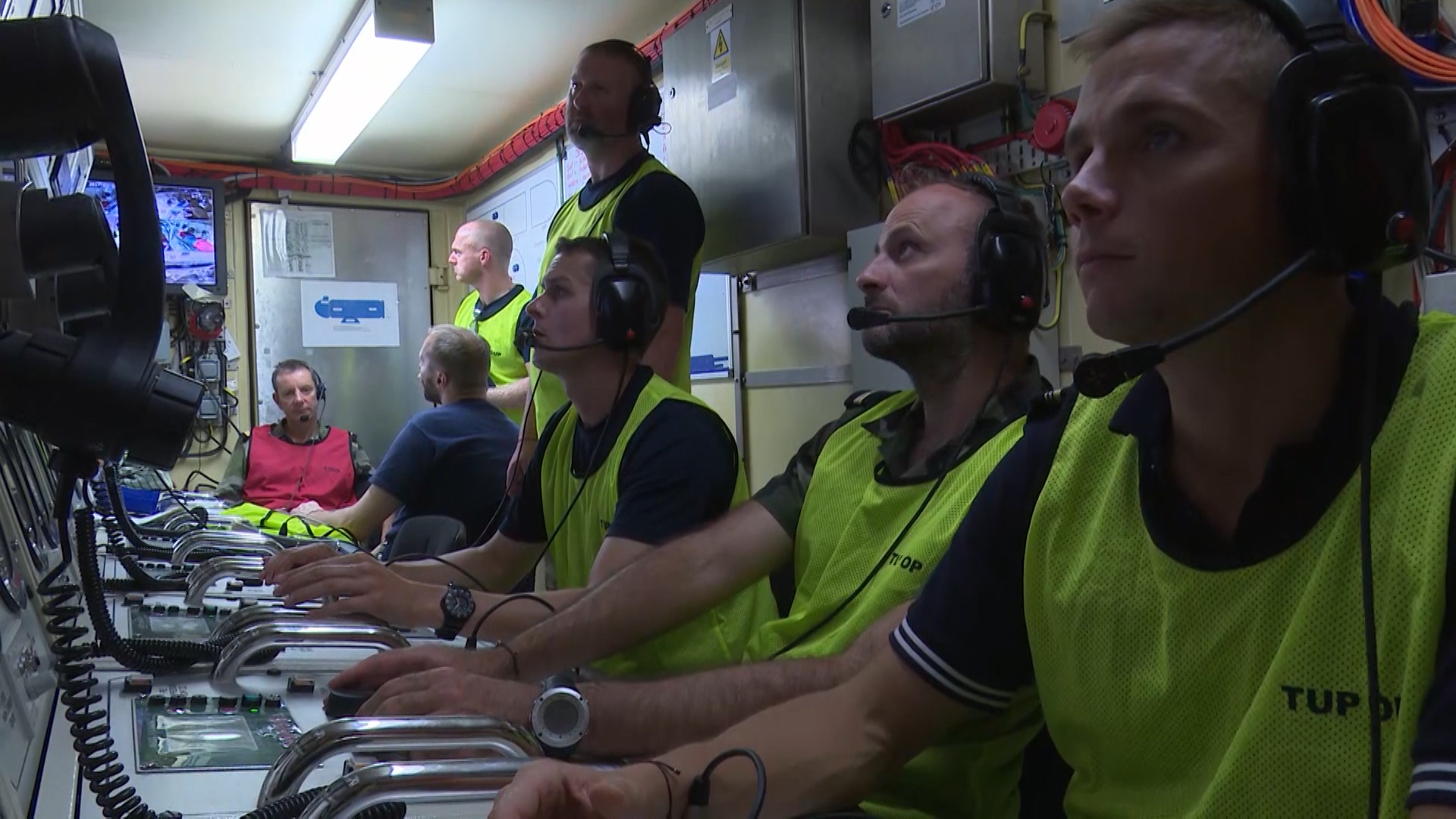 NSRS crew monitor decompression chambers in Ex Dynamic Monarch