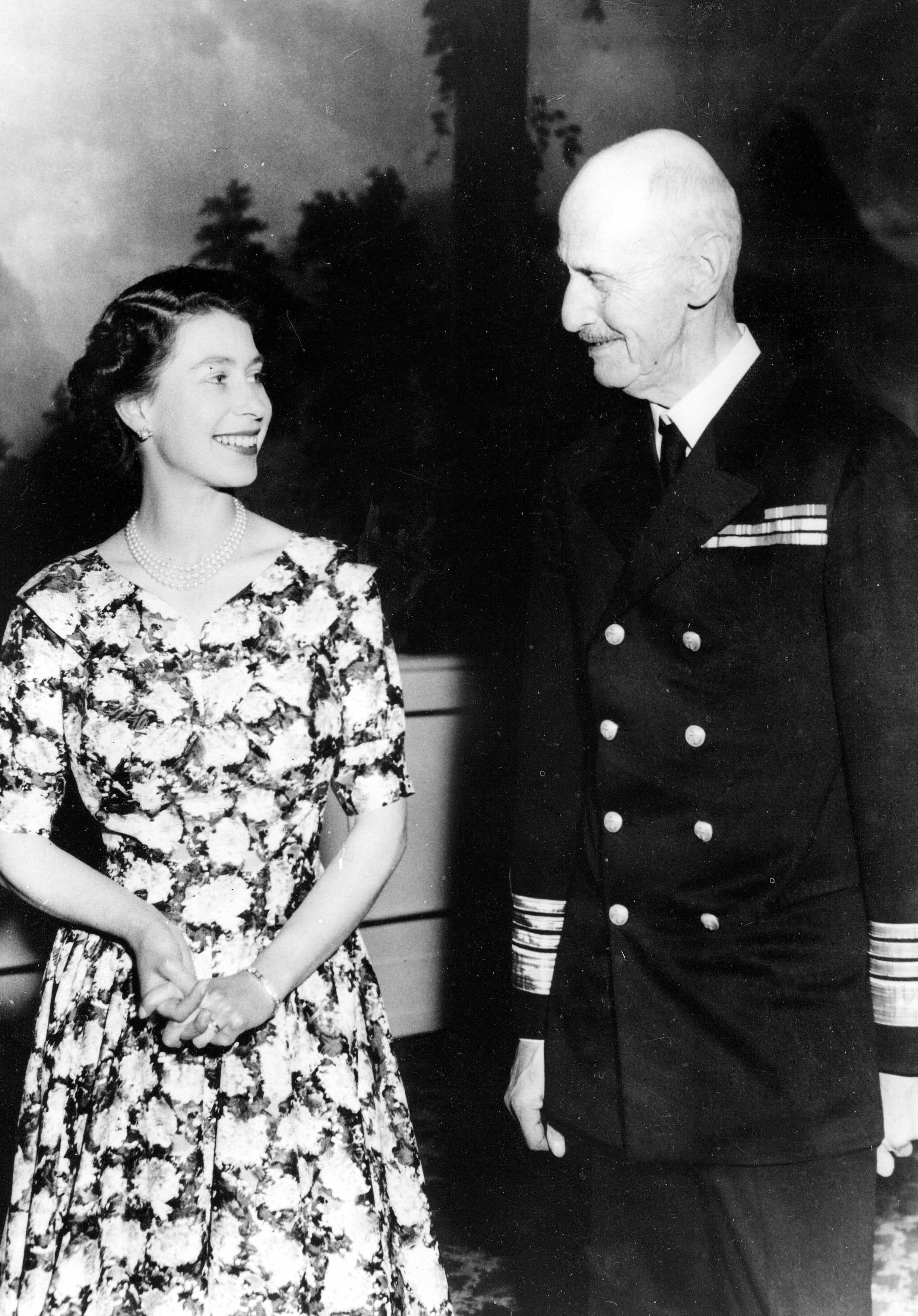 King Haakon VII visits Queen Elizabeth II