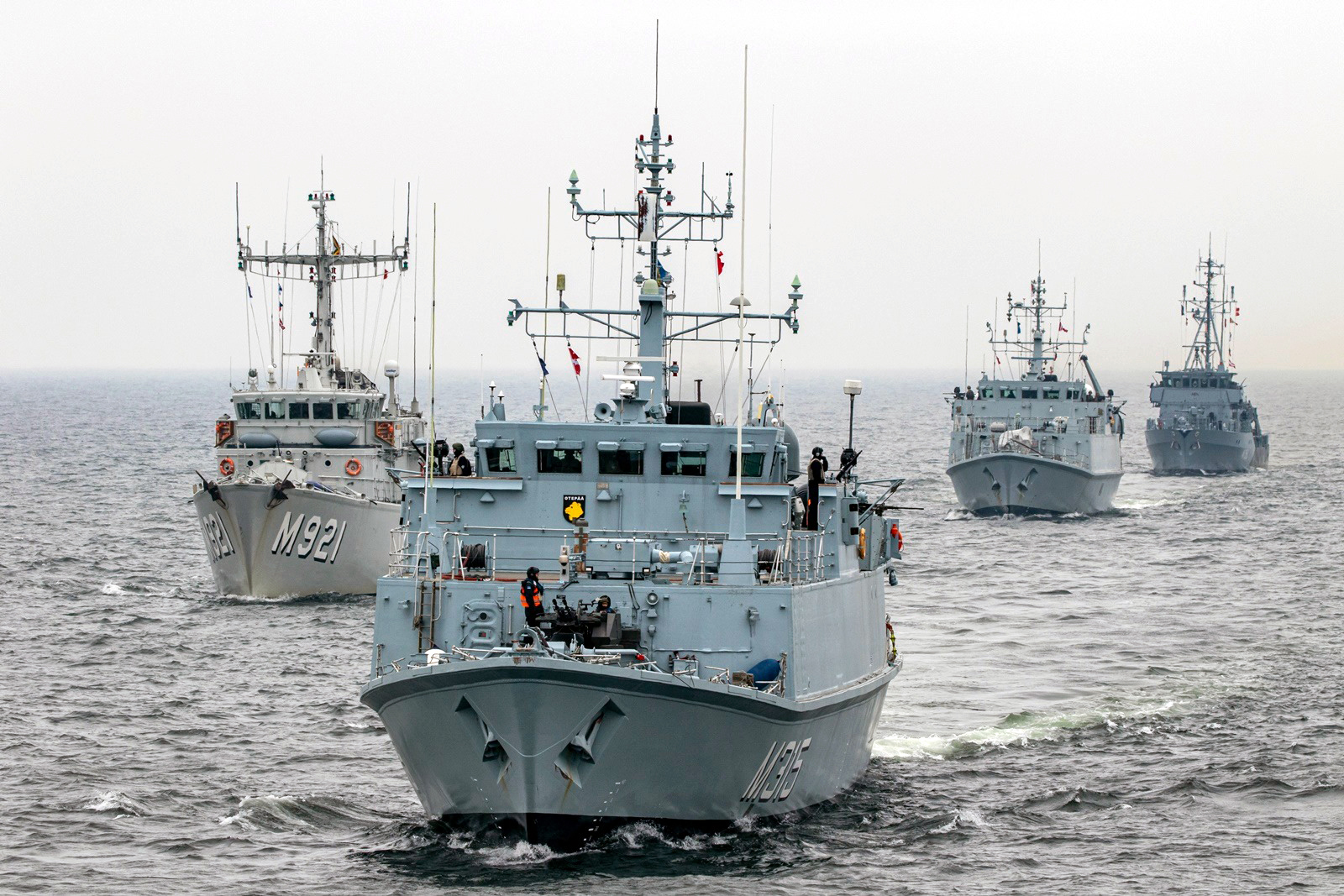 ENS Ugandi leads BNS Lobelia and HMS Blyth on NATO Minehunter Countermeasures Taskgroup (Picture: Royal Navy).