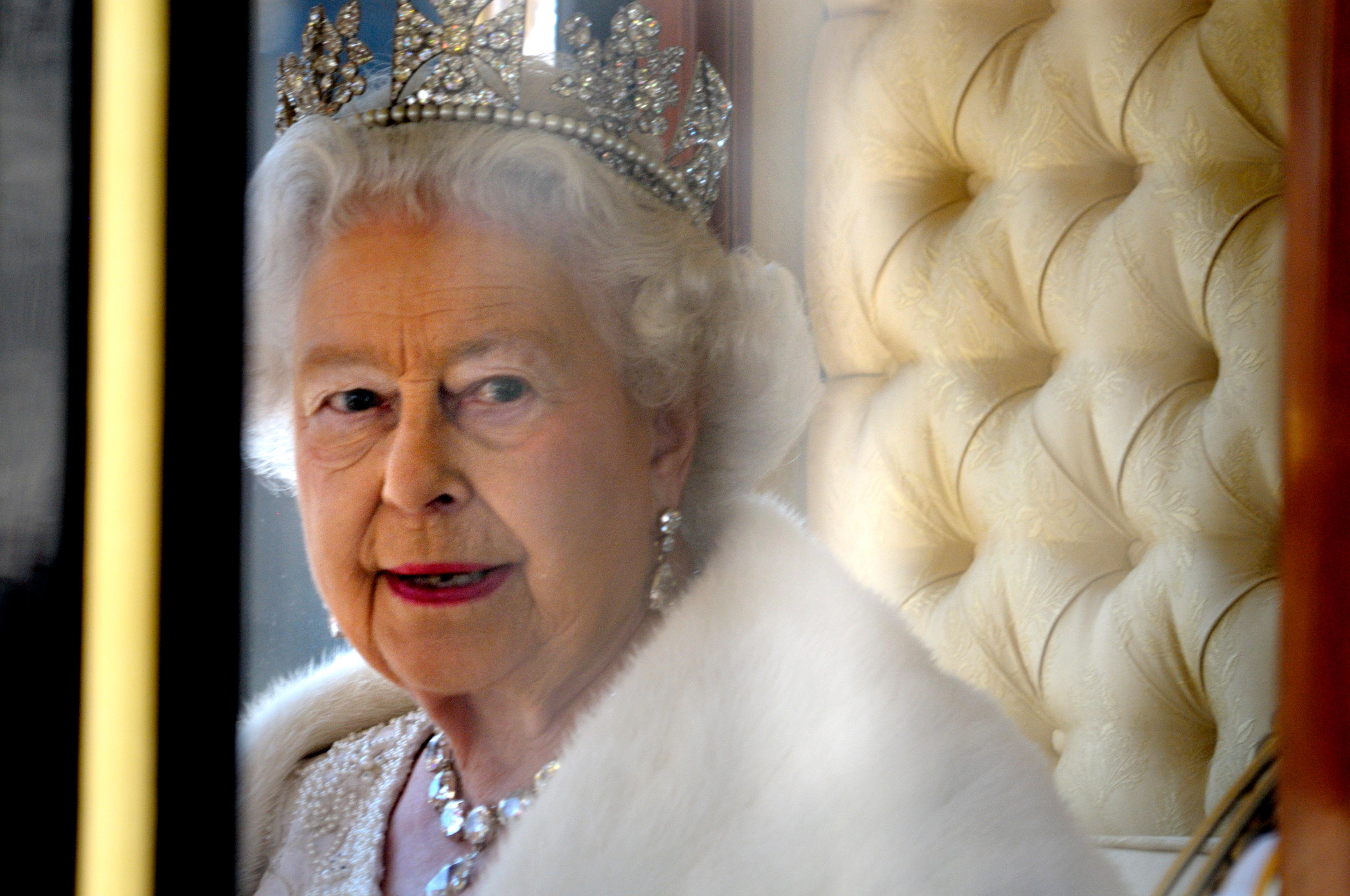 HM Queen Elizabeth II leaving the State Opening of Parliament, 27th May, 2015. Wearing her Diamond Diadem Tiara (Picture: PjrNews/ Alamy).