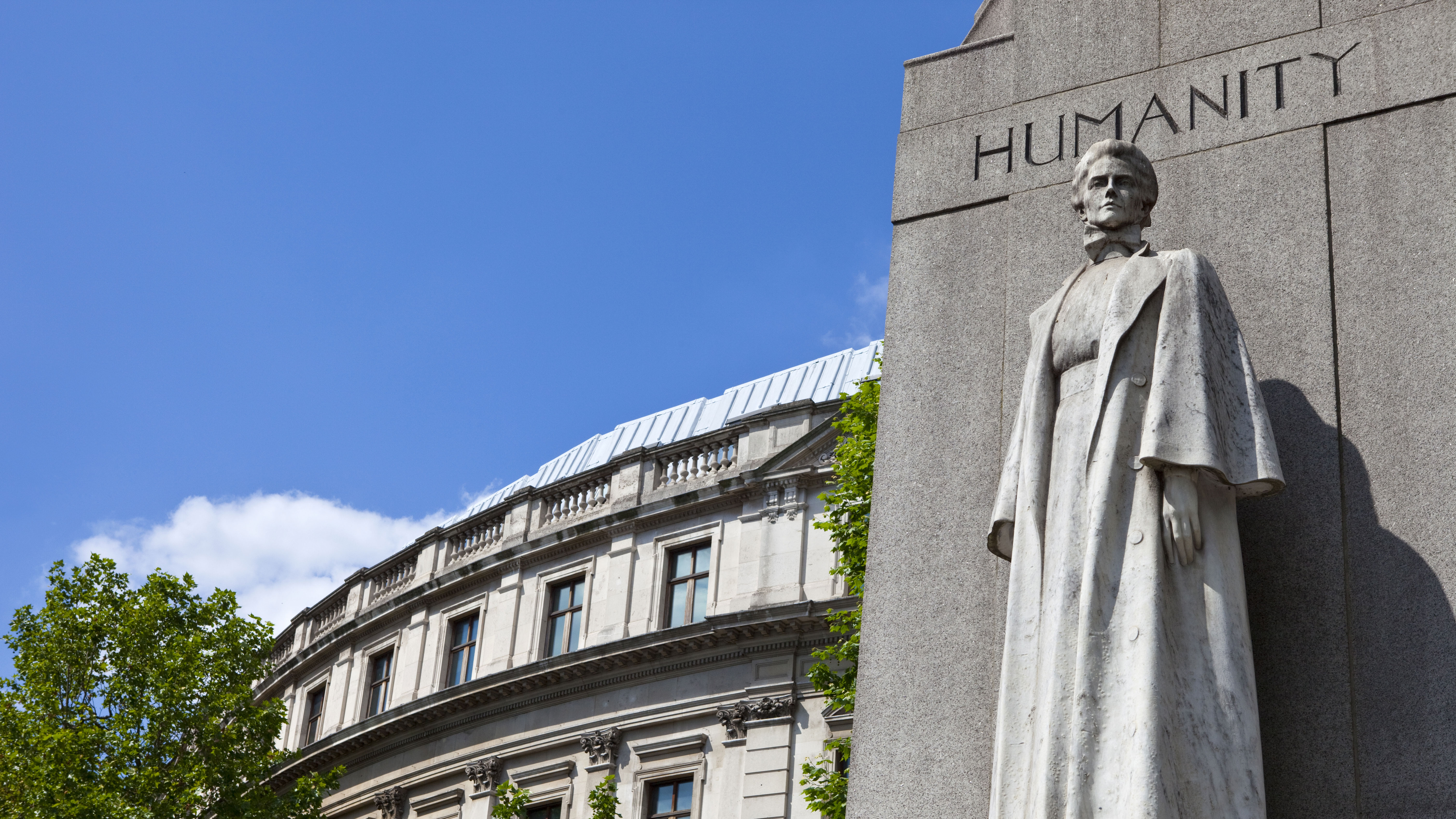 Edith Cavell British Nurse Great War Statue Credit Shutterstock Chris Dorney