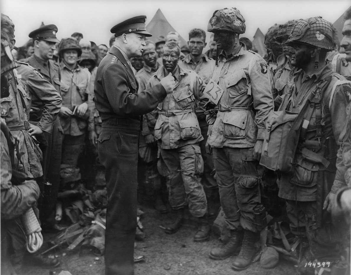 Eisenhower meets D-Day Paratroopers