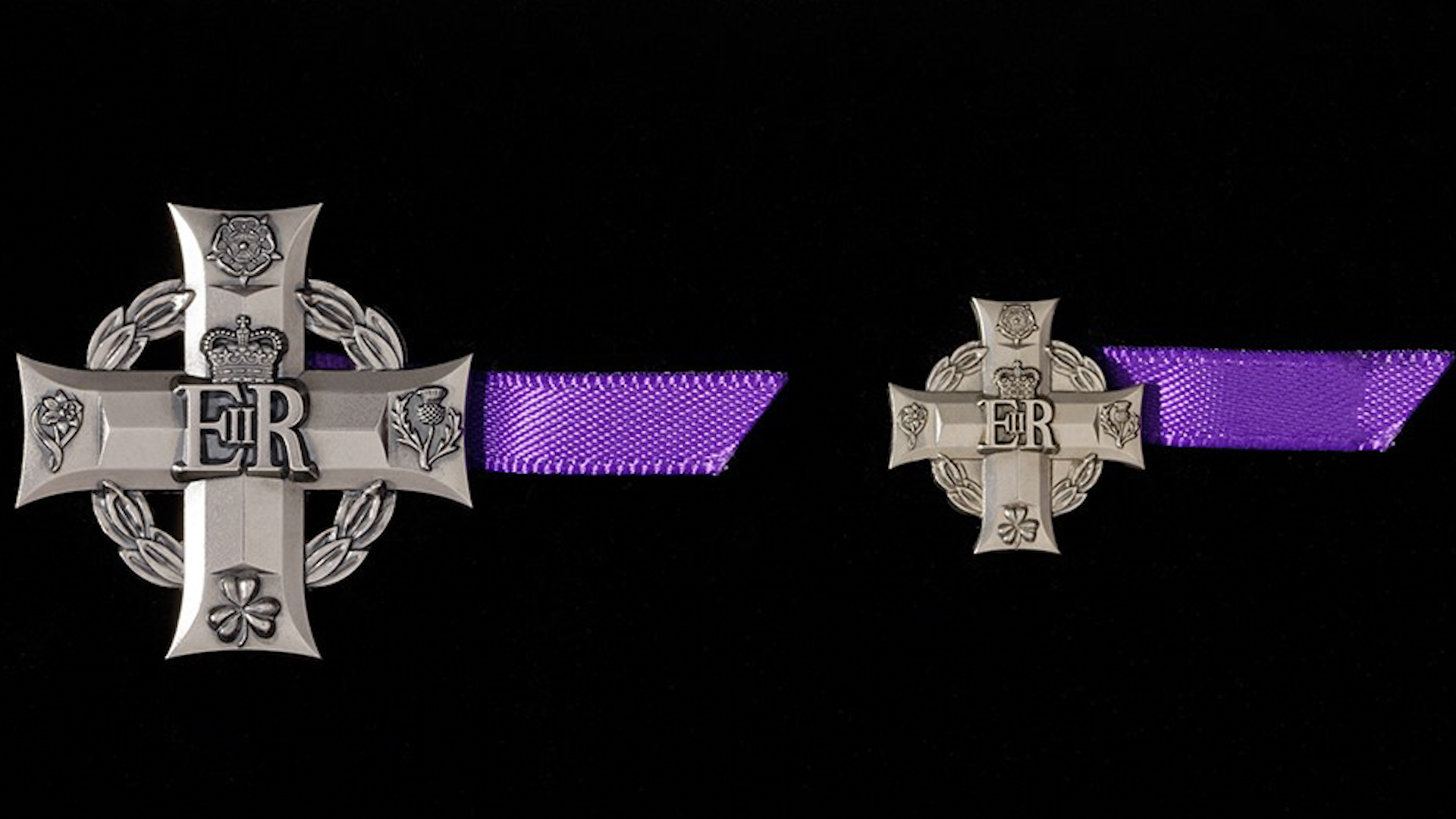 The Elizabeth Cross and miniature (Picture: MOD).