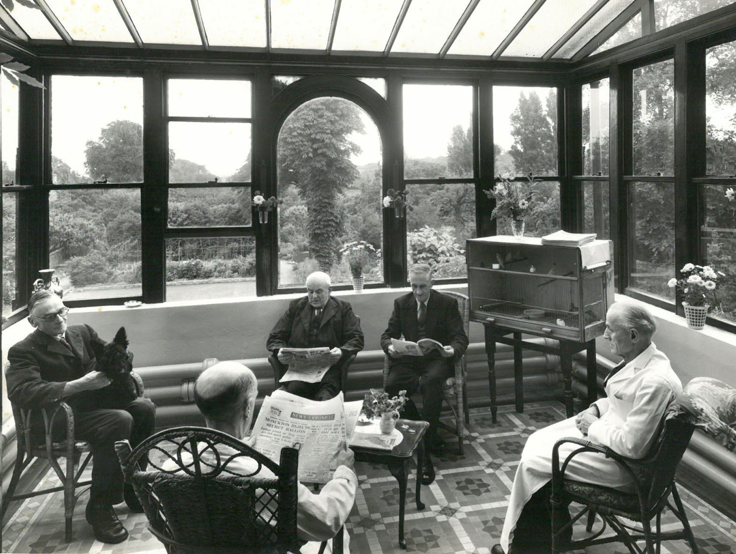 Embankment Fellowship Centre residents in the conservatory in 1955 (Picture: Veterans Aid).