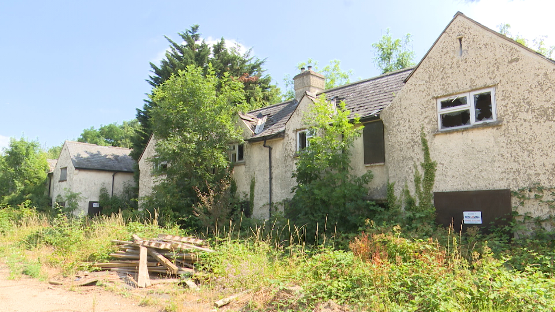 Empty service housing
