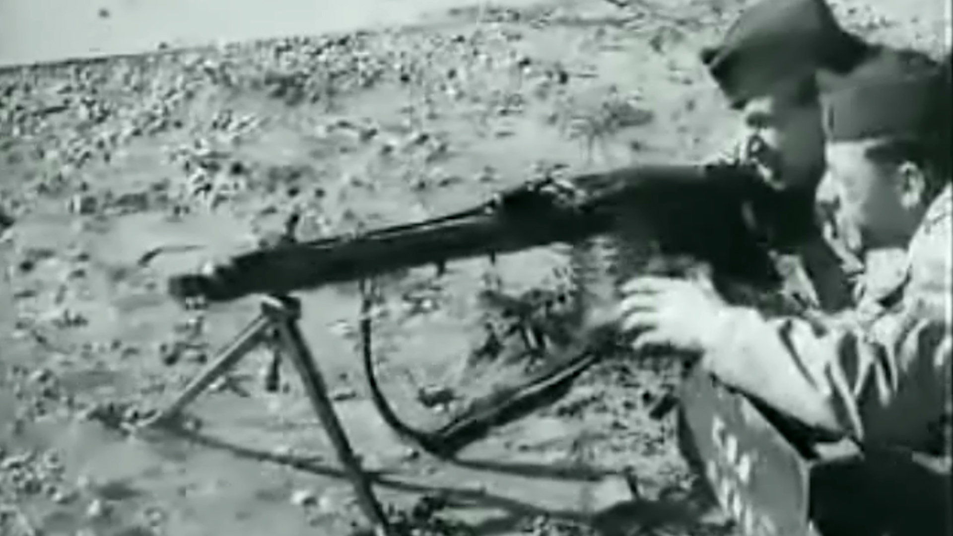 Service personnel demonstrate how to use the MG42 machine gun (Picture: US Army Signal Corps).
